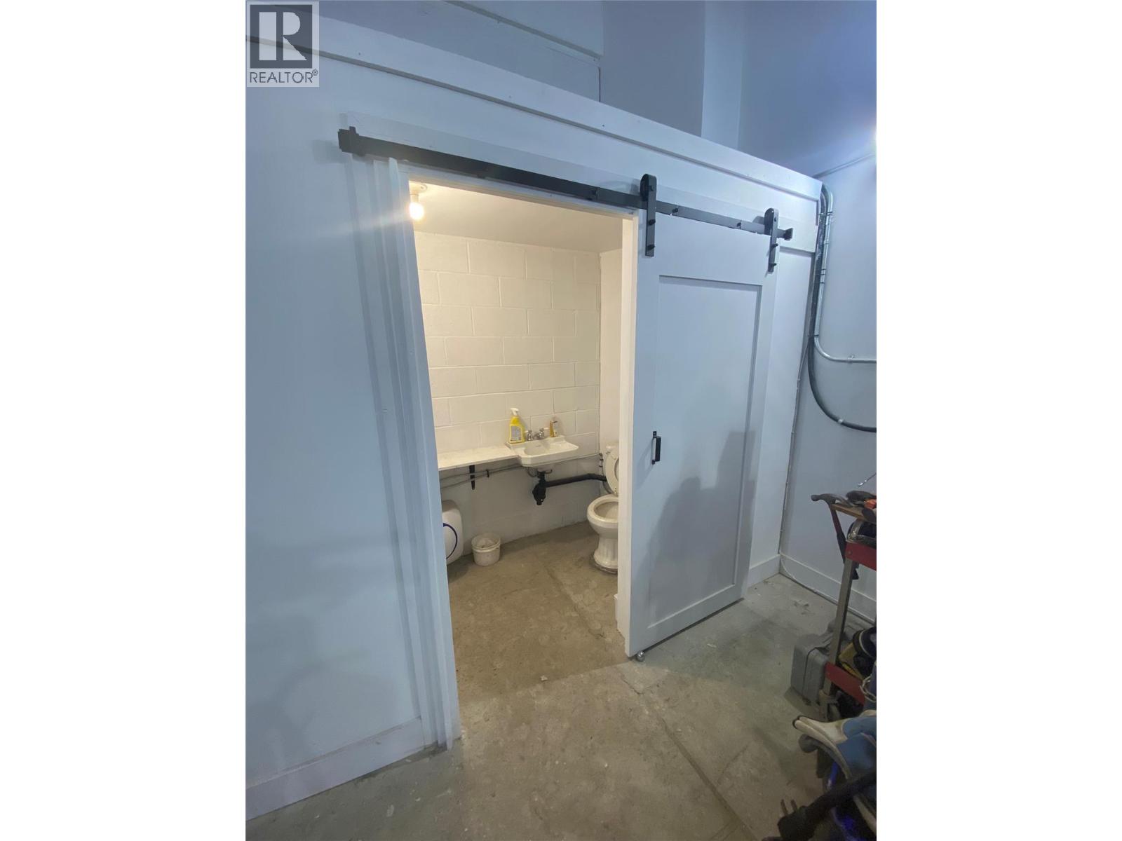 1501 Columbia Avenue, Castlegar, British Columbia  V1N 1H8 - Photo 21 - 10365360