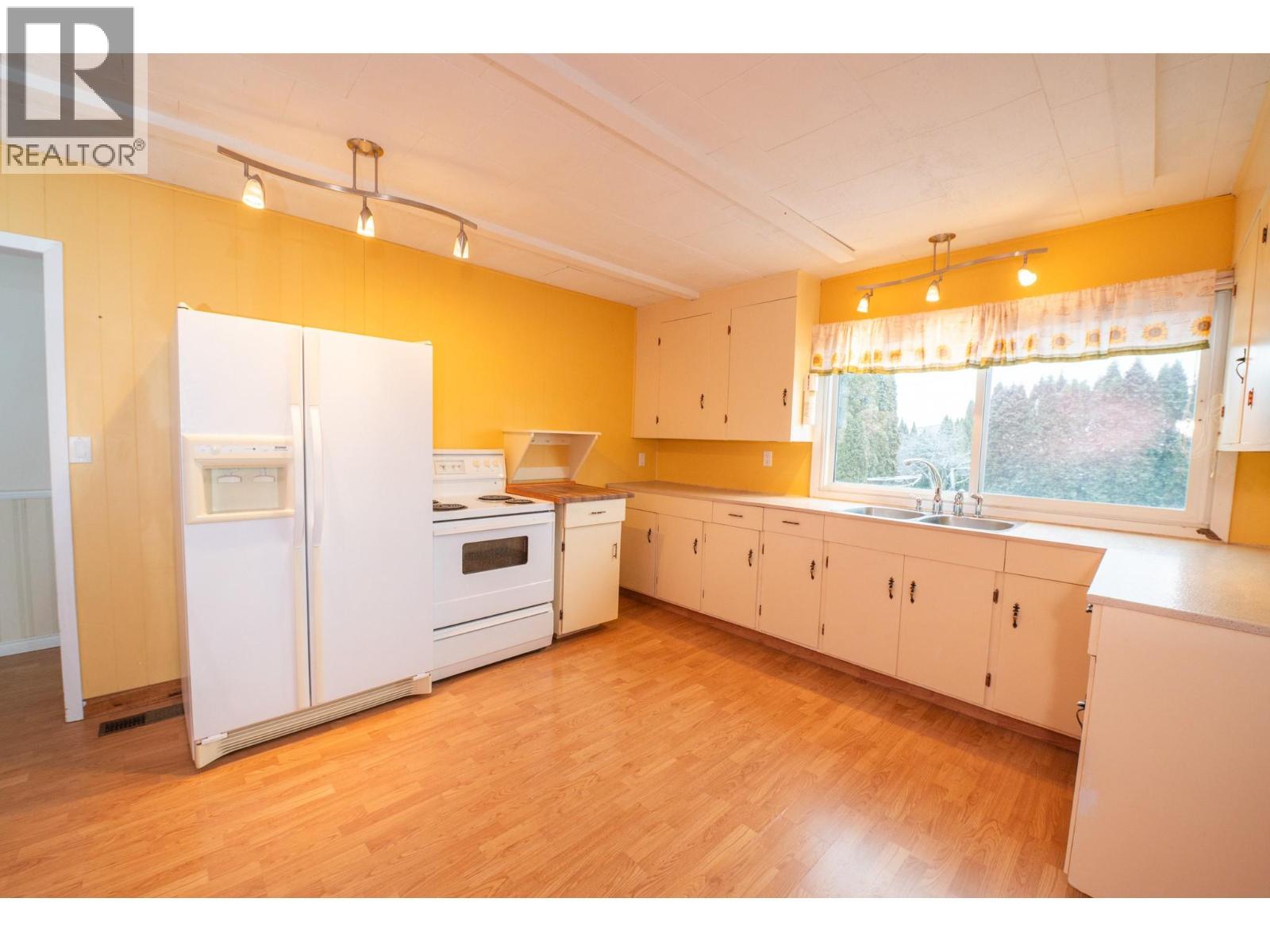 1832 Hurl Street, Creston, British Columbia  V0B 1G5 - Photo 5 - 10365402