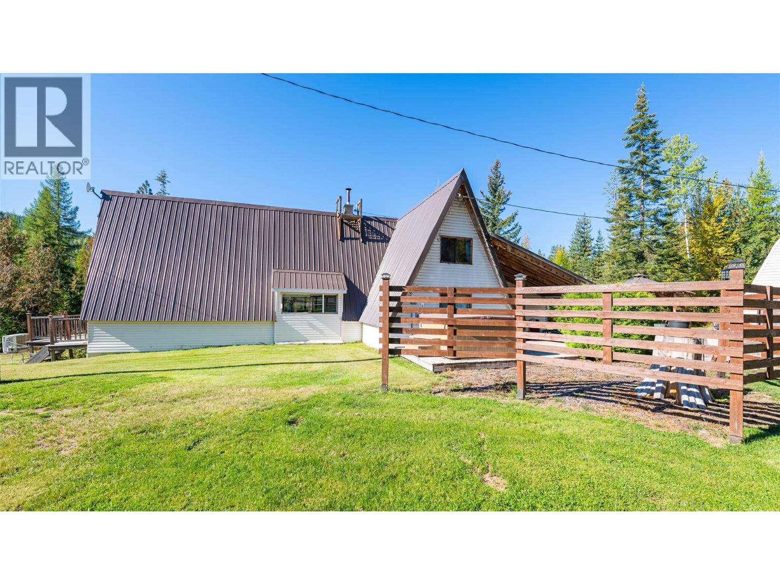 7698 3 Highway, Yahk, British Columbia  V0B 2P0 - Photo 22 - 10365419