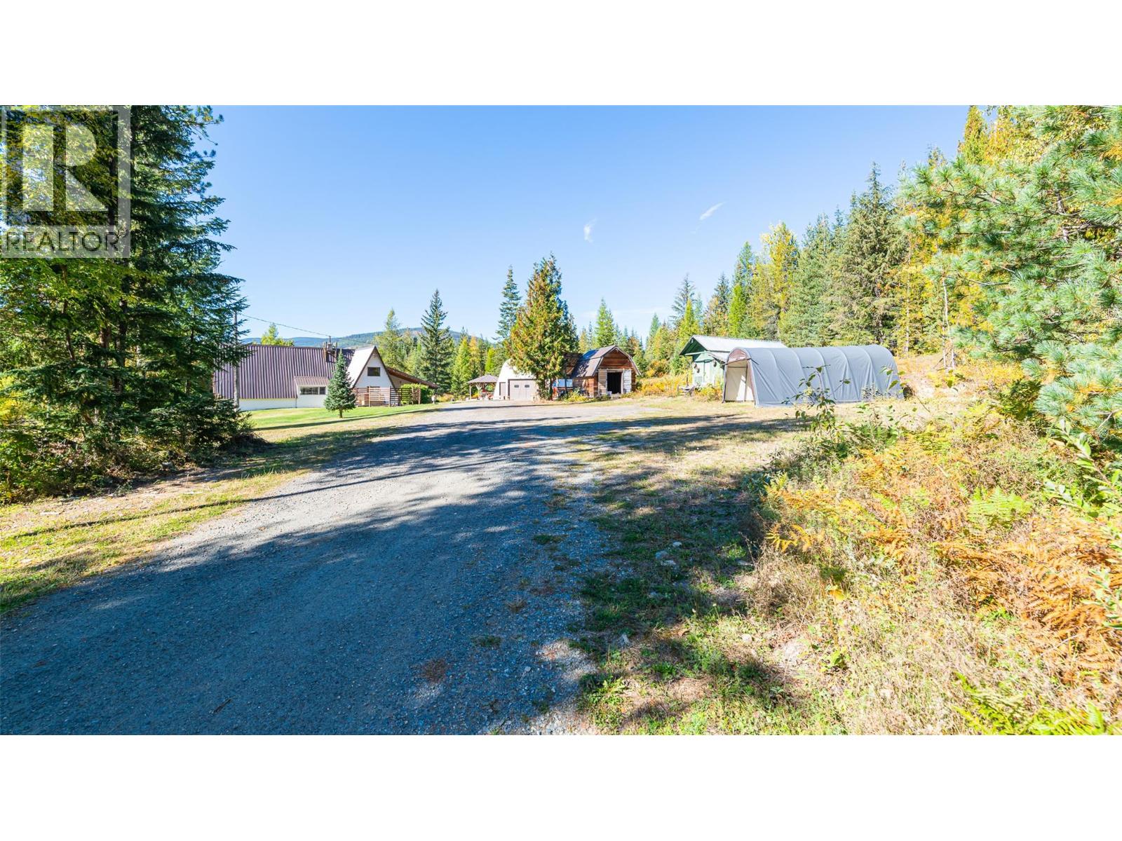 7698 3 Highway, Yahk, British Columbia  V0B 2P0 - Photo 26 - 10365419