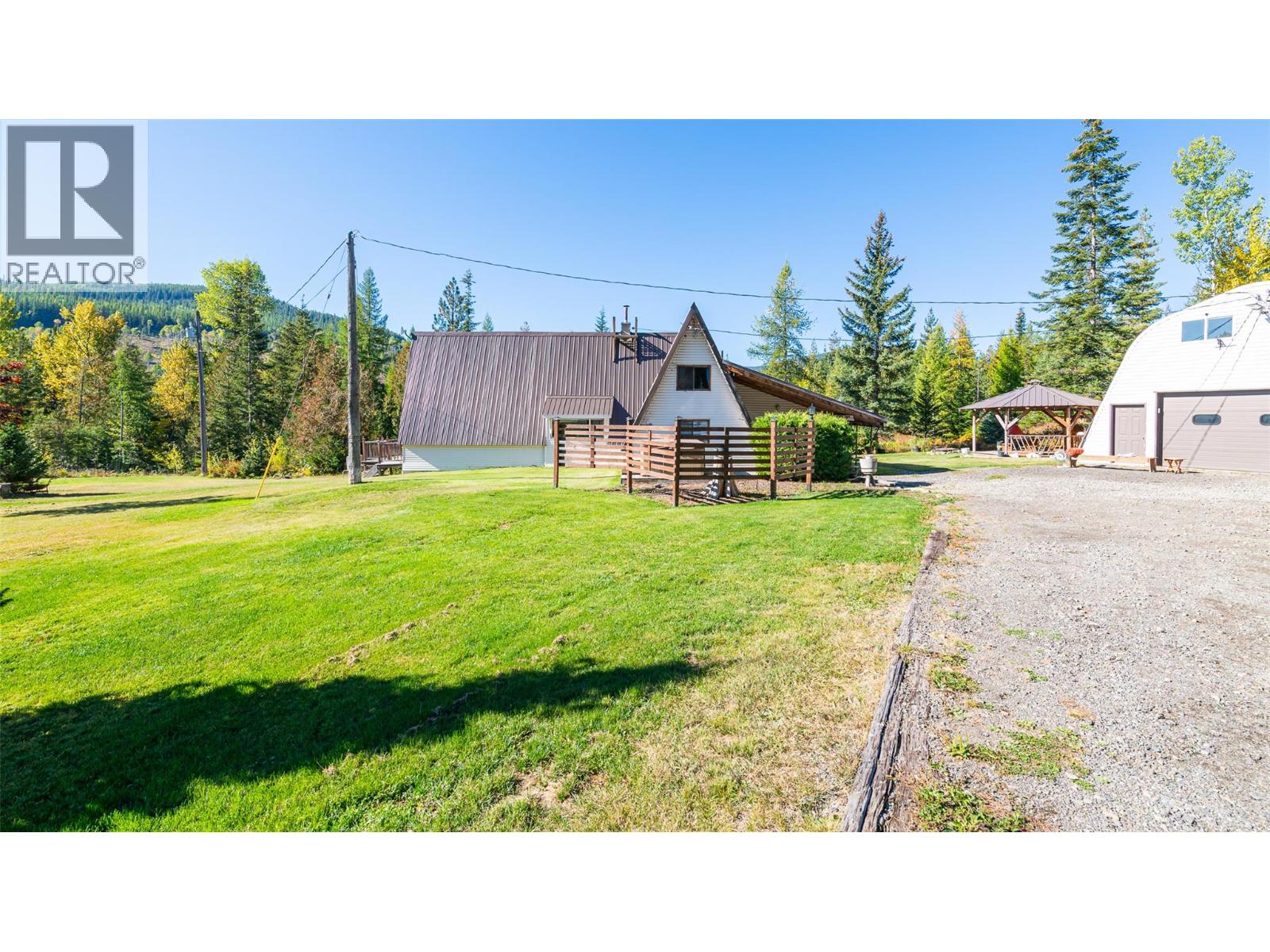 7698 3 Highway, Yahk, British Columbia  V0B 2P0 - Photo 28 - 10365419