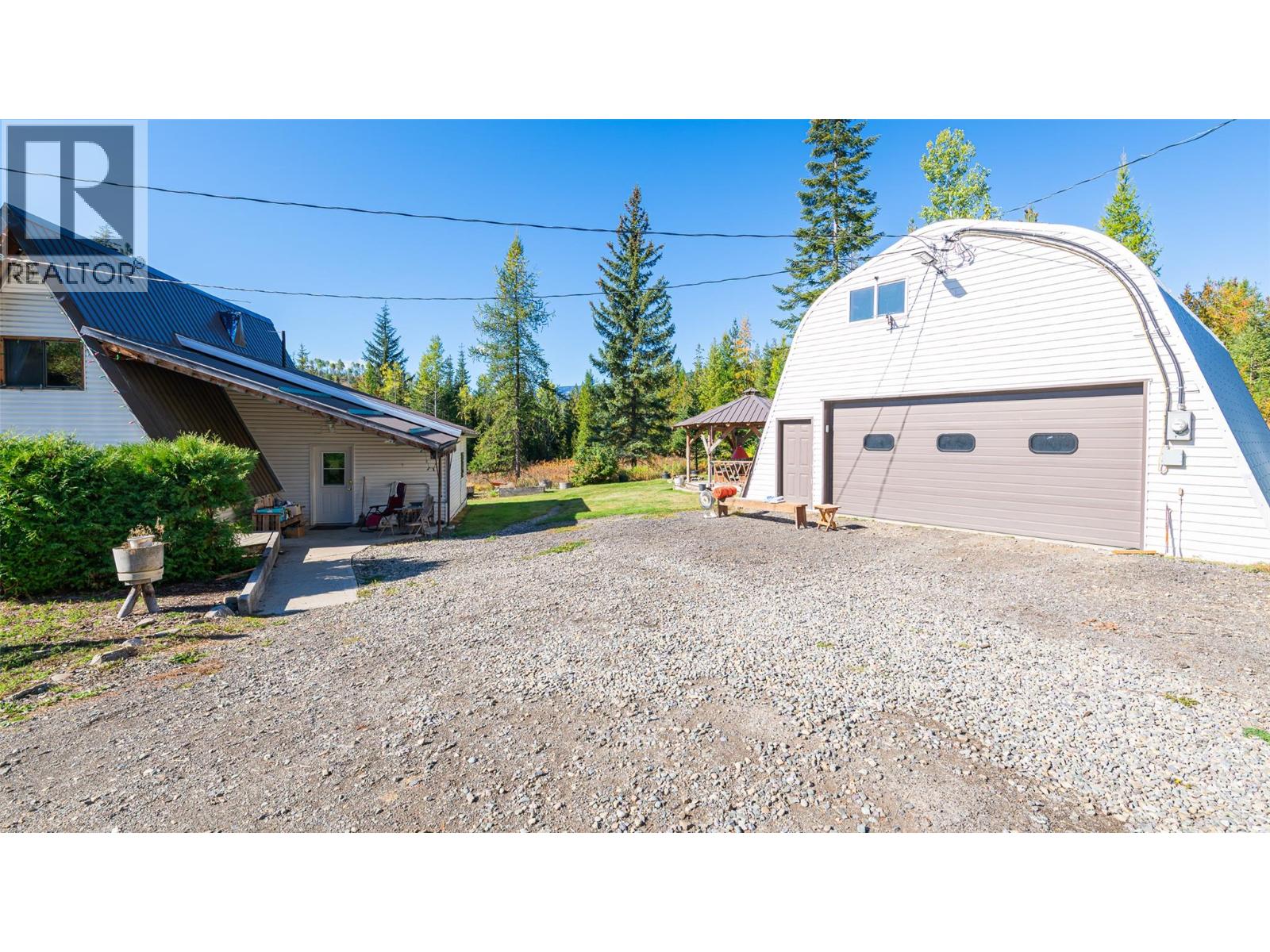 7698 3 Highway, Yahk, British Columbia  V0B 2P0 - Photo 30 - 10365419