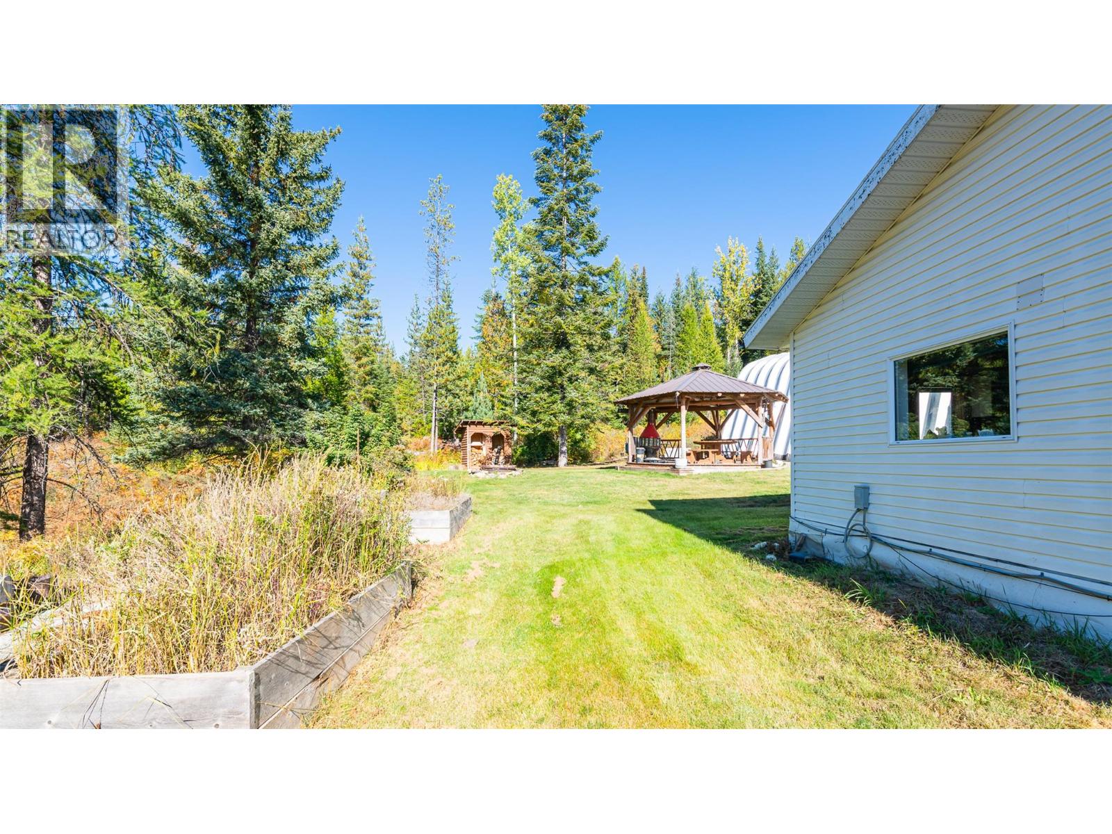 7698 3 Highway, Yahk, British Columbia  V0B 2P0 - Photo 34 - 10365419