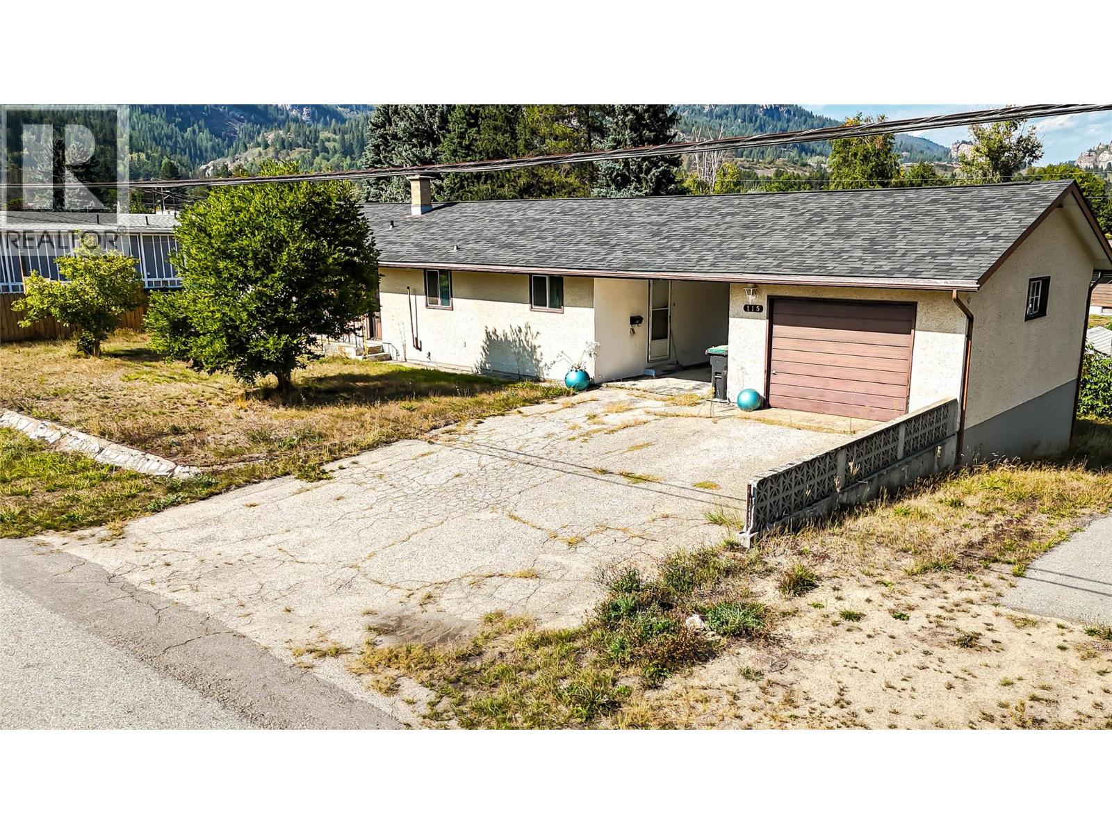 115 101st Street, Castlegar, British Columbia  V1N 3E3 - Photo 2 - 10363903