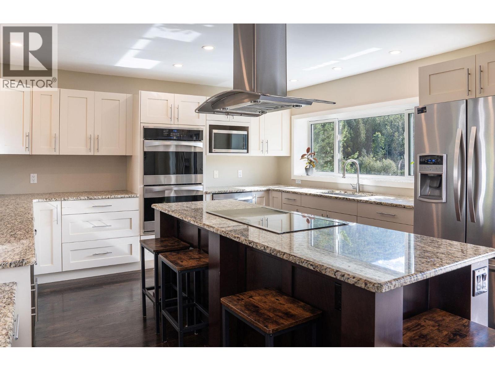 2626 Airport Way, Revelstoke, British Columbia  V0E 2S3 - Photo 13 - 10362336