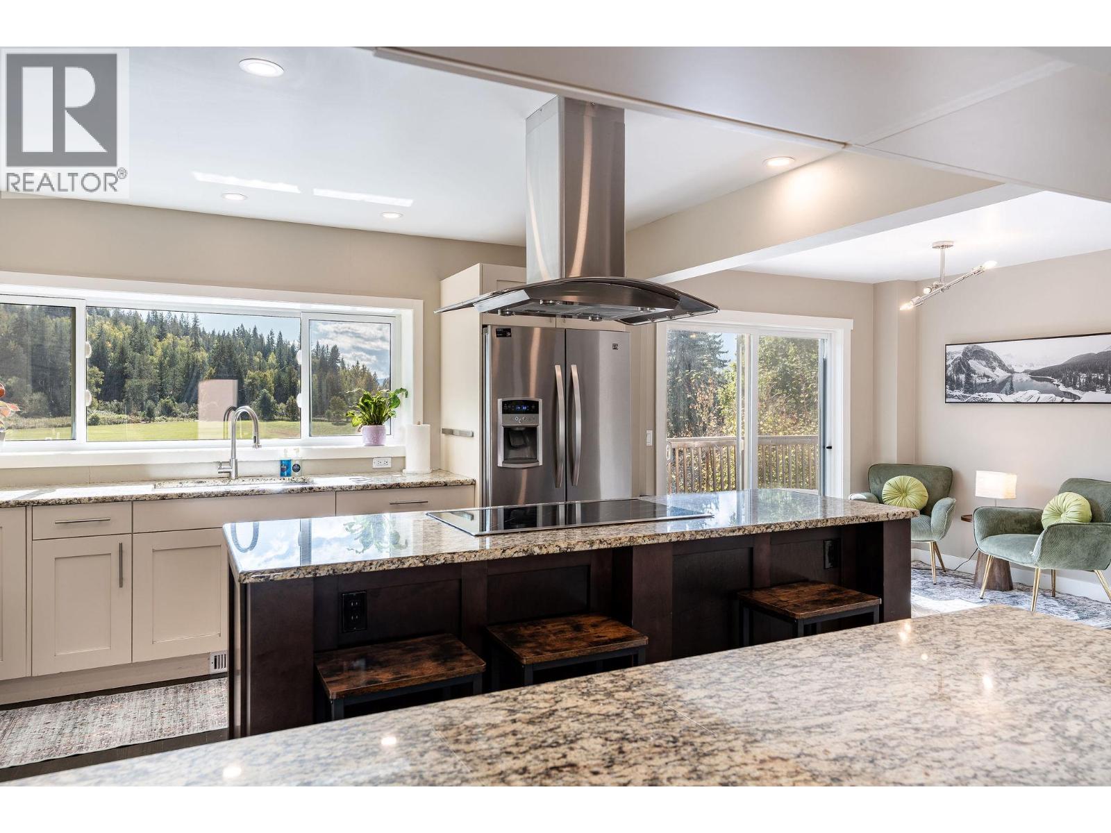 2626 Airport Way, Revelstoke, British Columbia  V0E 2S3 - Photo 14 - 10362336