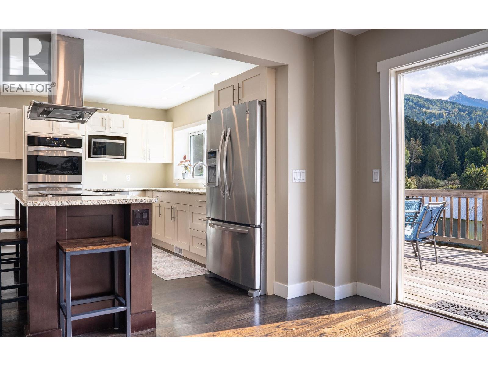 2626 Airport Way, Revelstoke, British Columbia  V0E 2S3 - Photo 19 - 10362336