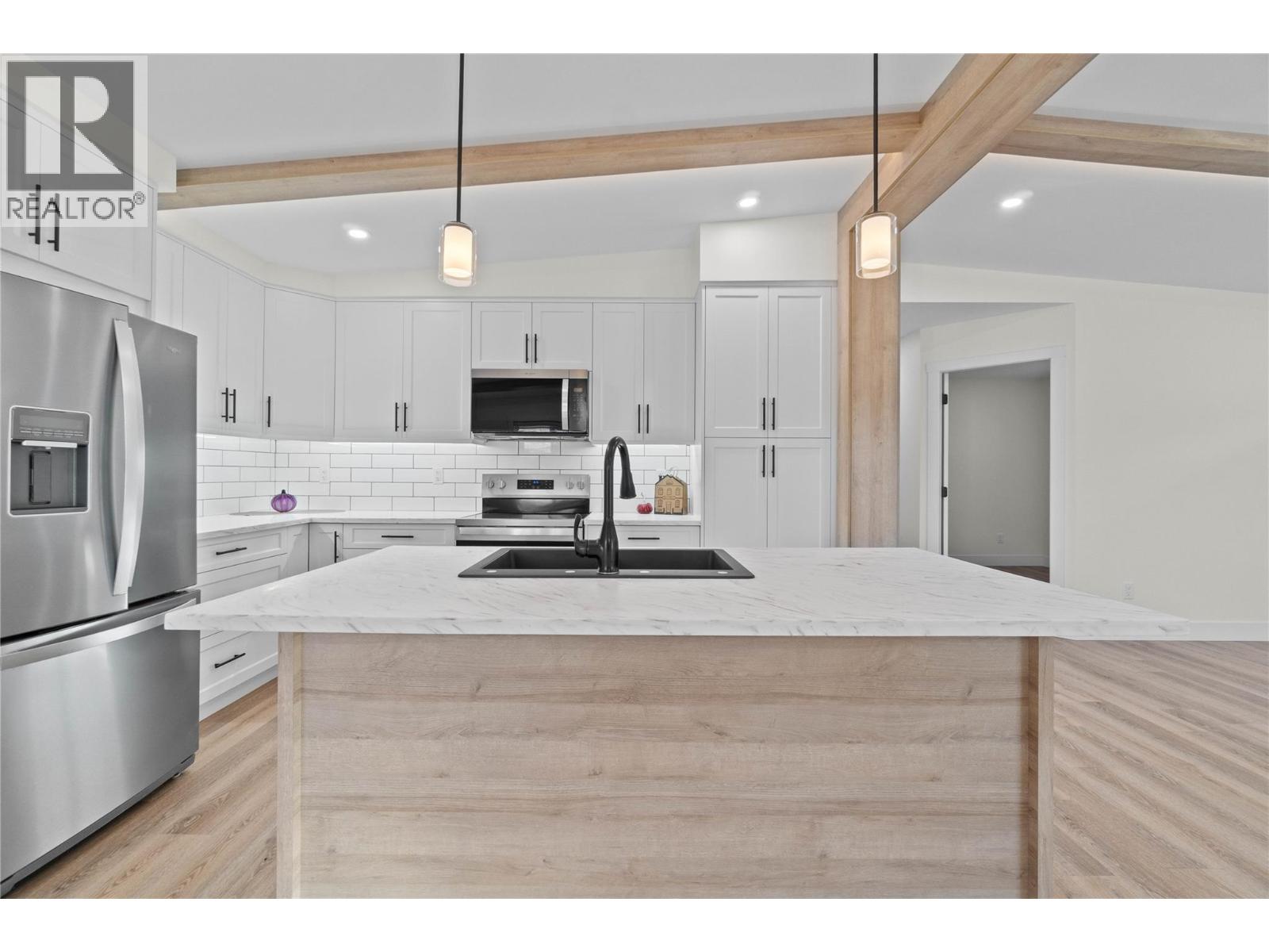 730 Elderberry Walk, Sicamous, British Columbia  V0E 2V0 - Photo 8 - 10365539