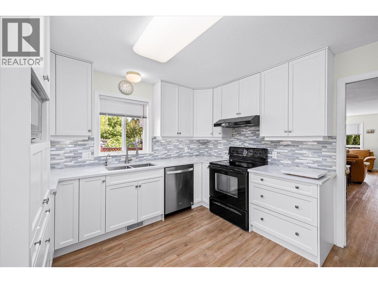 1160 Kneller Court, Kelowna, British Columbia  V1X 6V6 - Photo 10 - 10365316