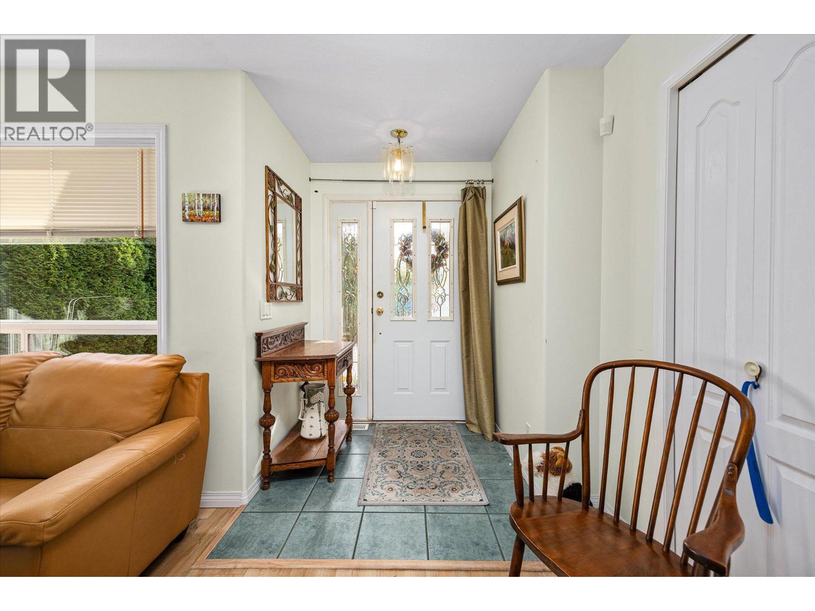 1160 Kneller Court, Kelowna, British Columbia  V1X 6V6 - Photo 4 - 10365316