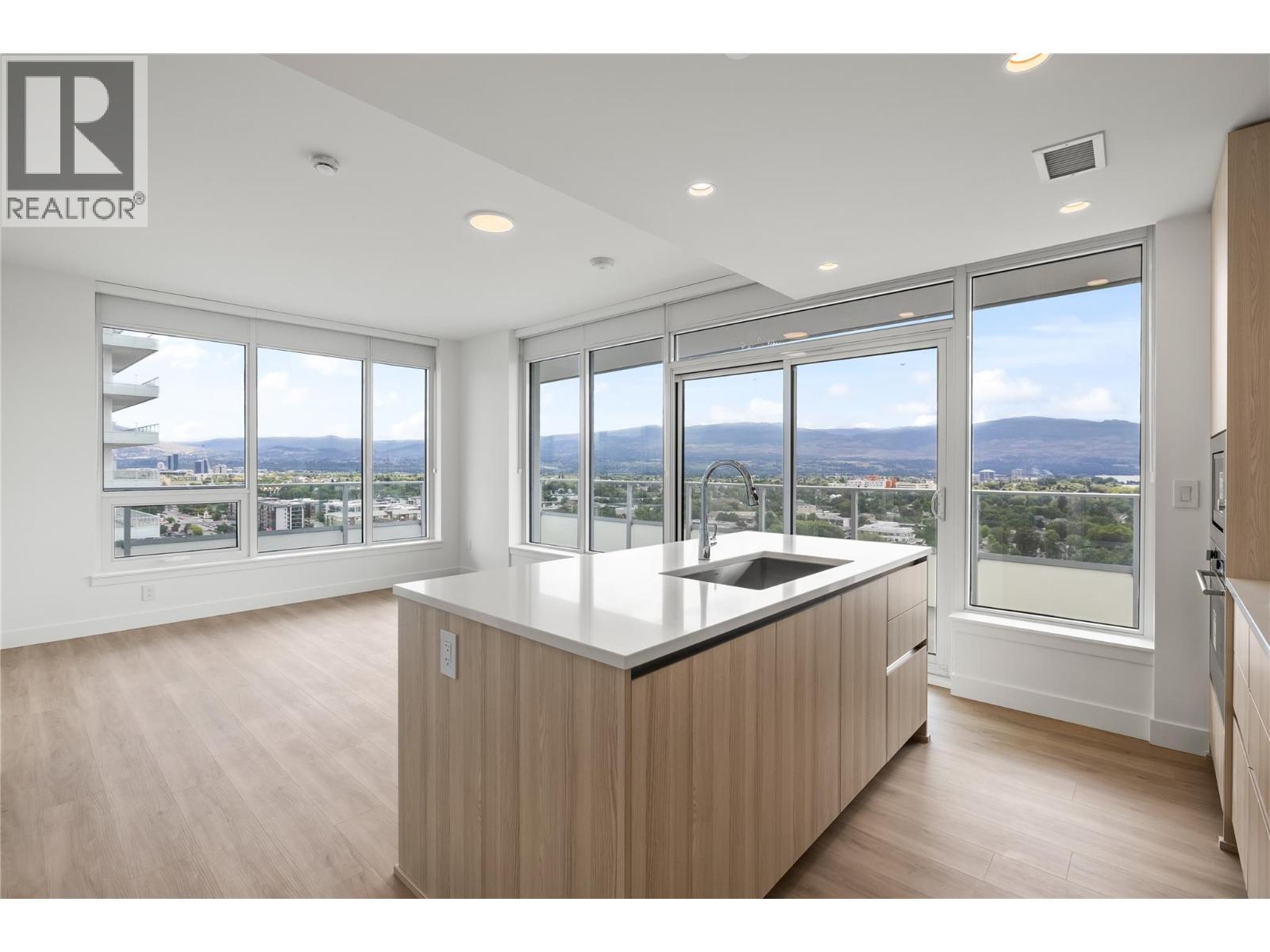 238 Leon Avenue Unit# 1704, Kelowna, British Columbia  V1Y 6H9 - Photo 5 - 10365634