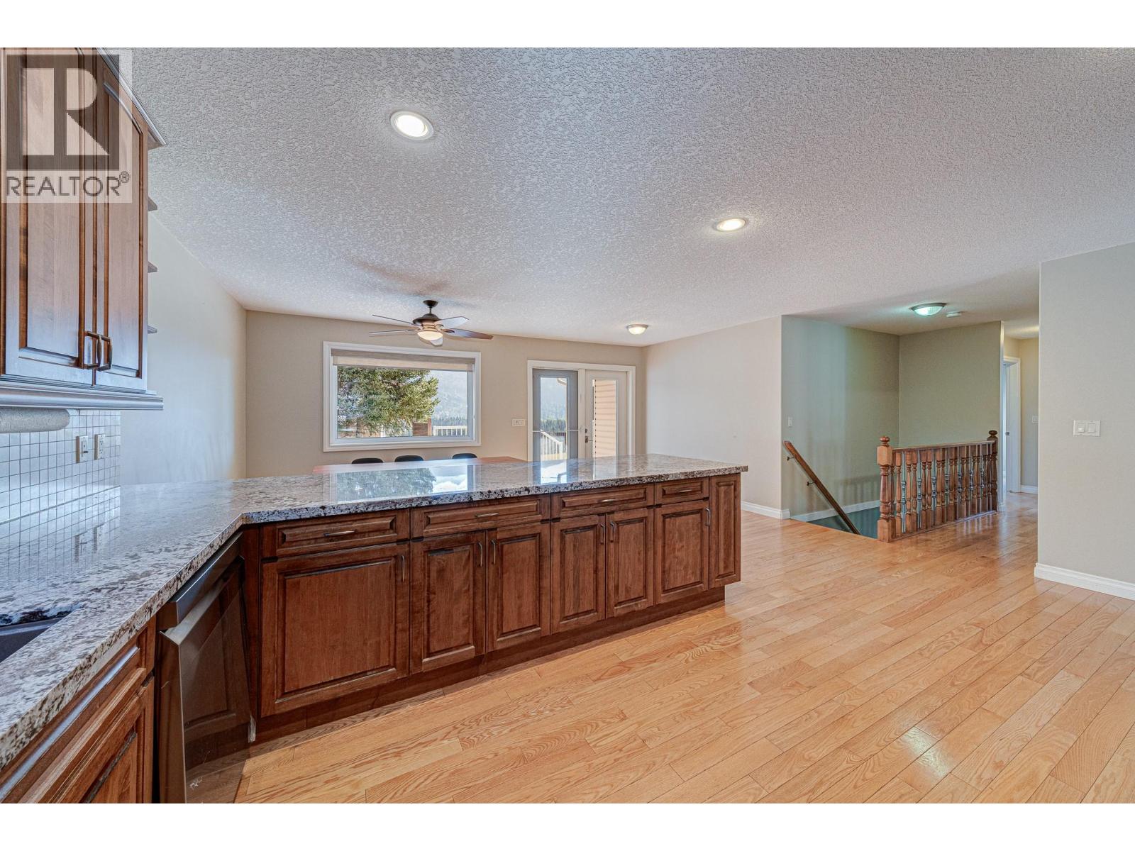 5 Caledonia Place, Elkford, British Columbia  V0B 1H0 - Photo 12 - 10365763