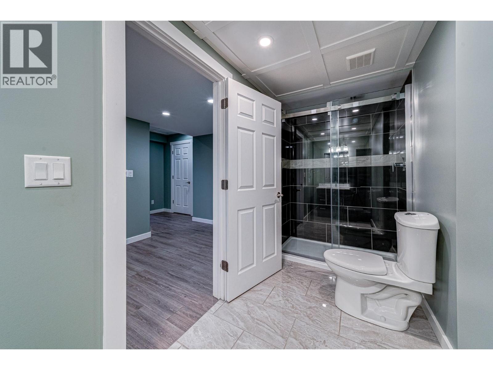 5 Caledonia Place, Elkford, British Columbia  V0B 1H0 - Photo 36 - 10365763