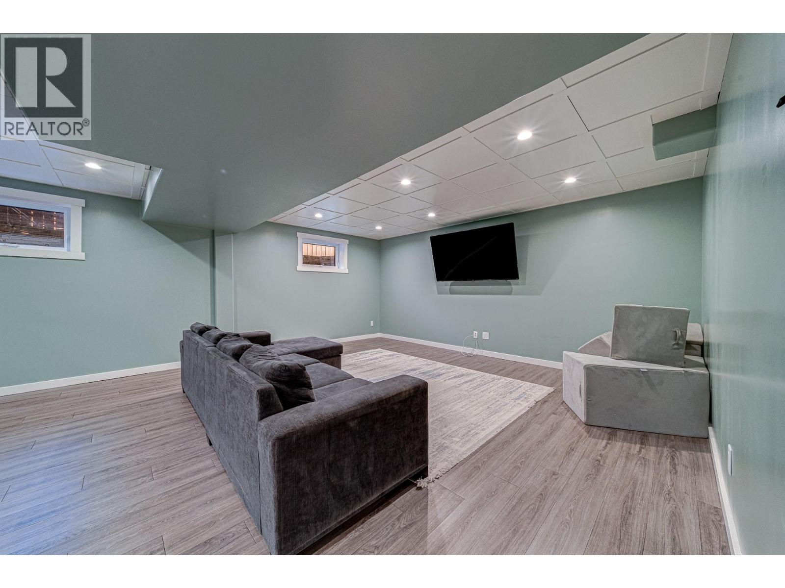 5 Caledonia Place, Elkford, British Columbia  V0B 1H0 - Photo 37 - 10365763