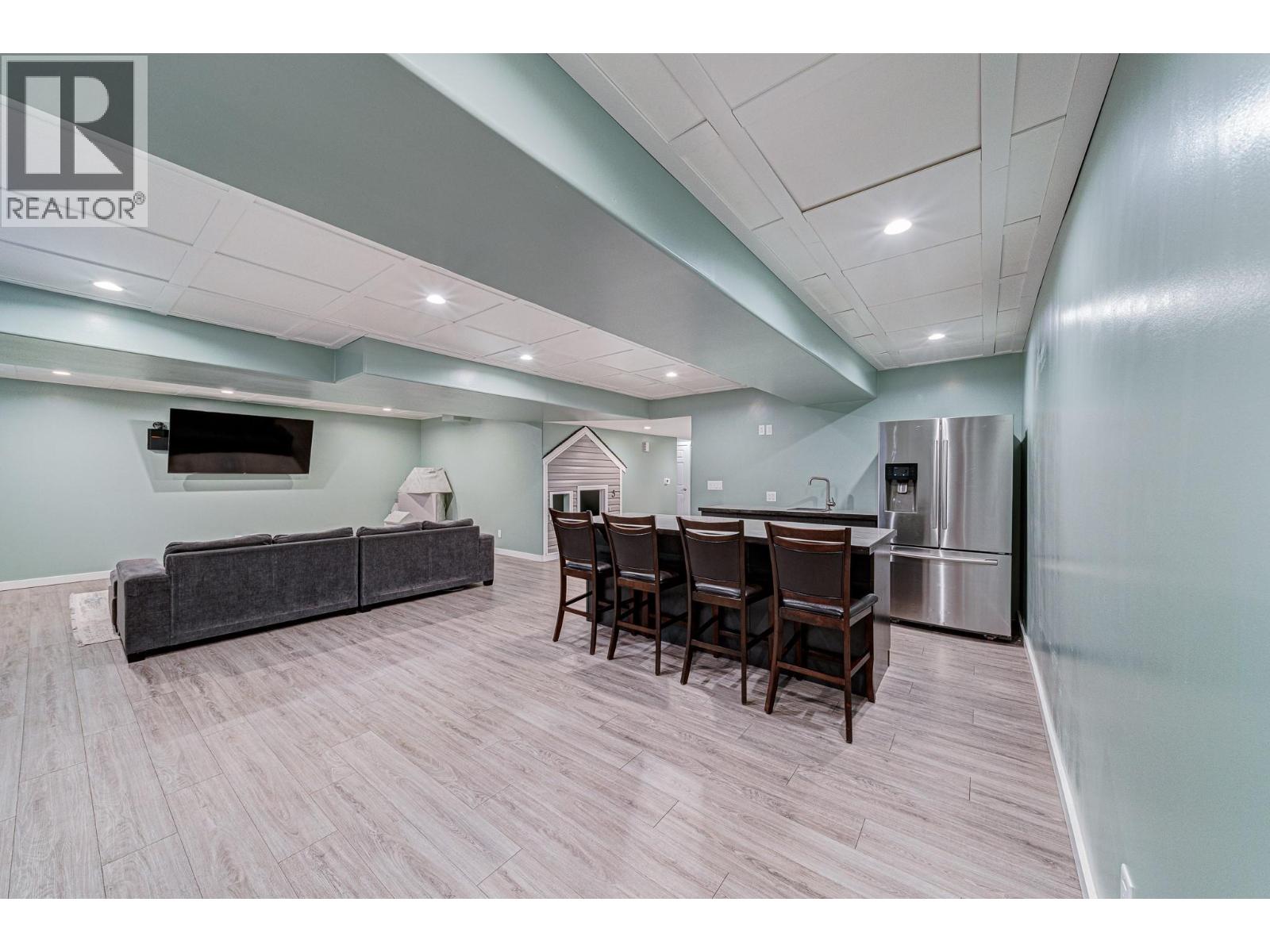 5 Caledonia Place, Elkford, British Columbia  V0B 1H0 - Photo 45 - 10365763