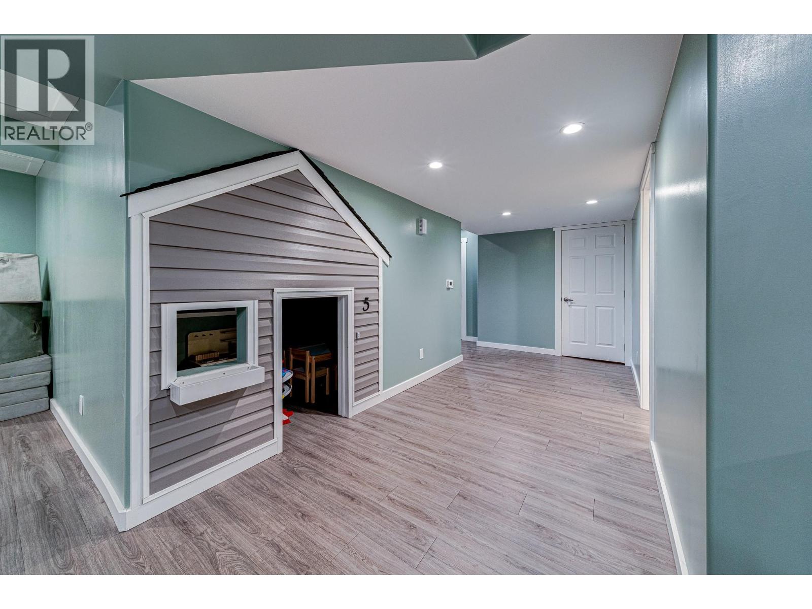 5 Caledonia Place, Elkford, British Columbia  V0B 1H0 - Photo 47 - 10365763