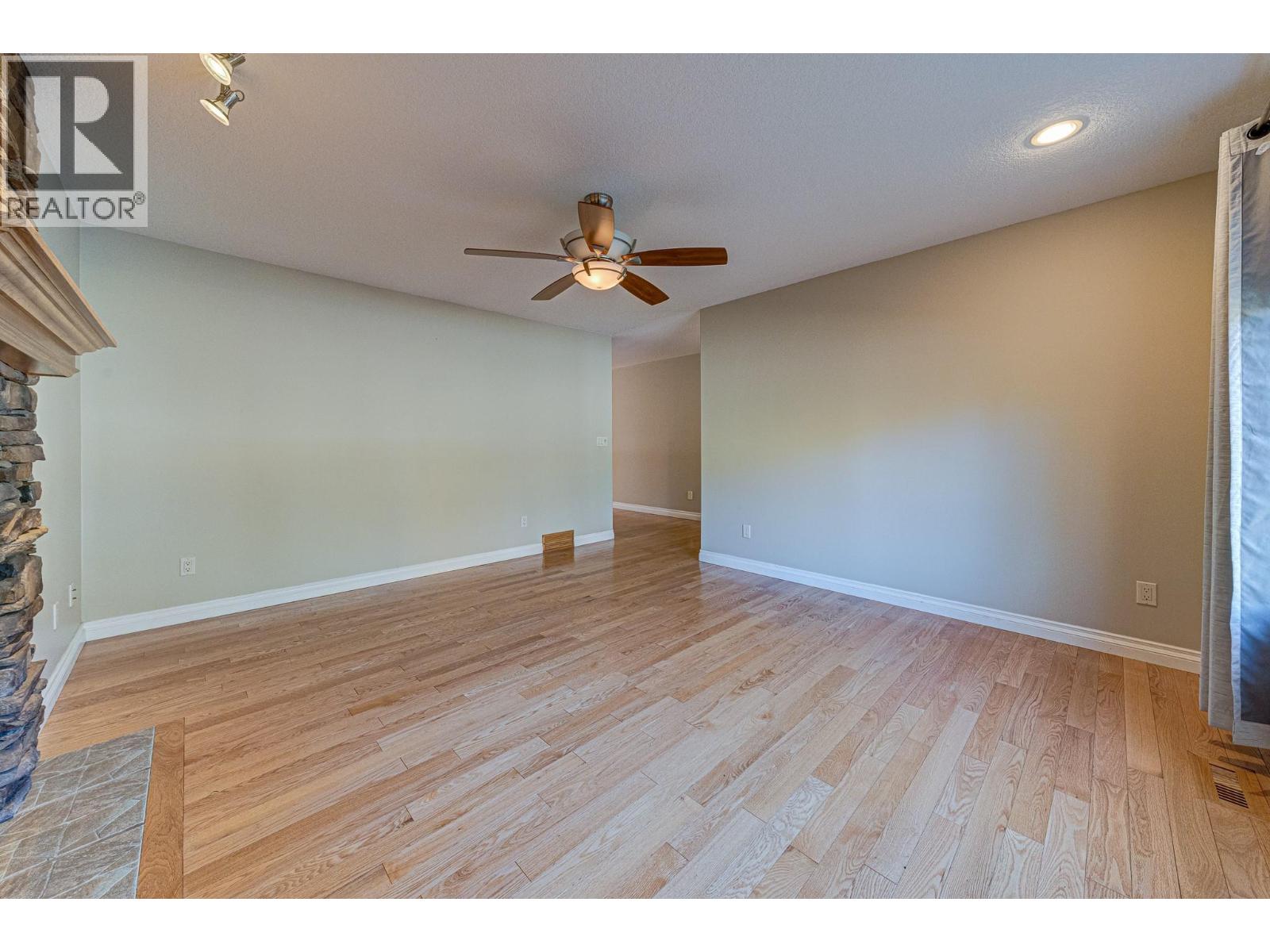 5 Caledonia Place, Elkford, British Columbia  V0B 1H0 - Photo 6 - 10365763