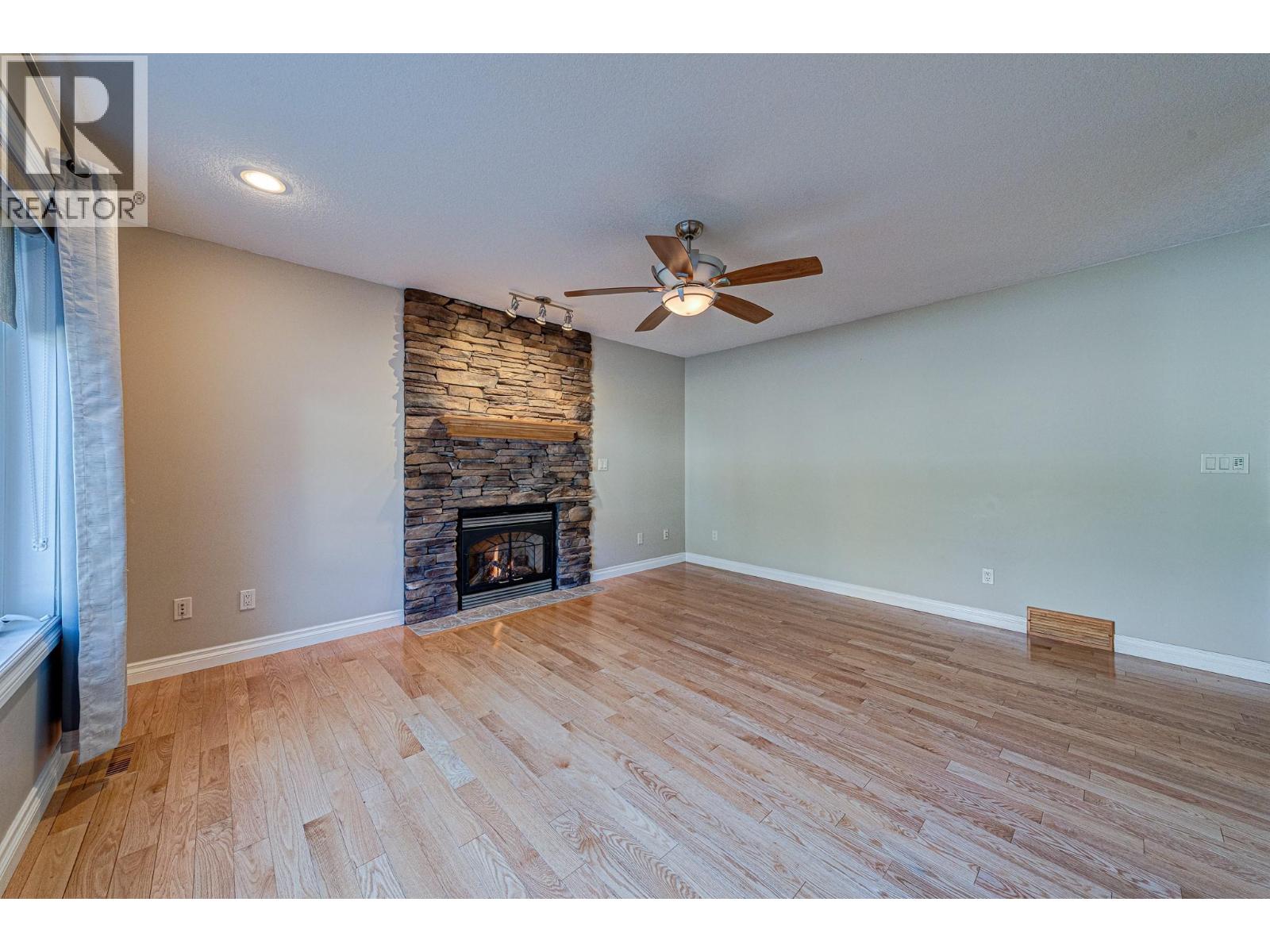 5 Caledonia Place, Elkford, British Columbia  V0B 1H0 - Photo 7 - 10365763