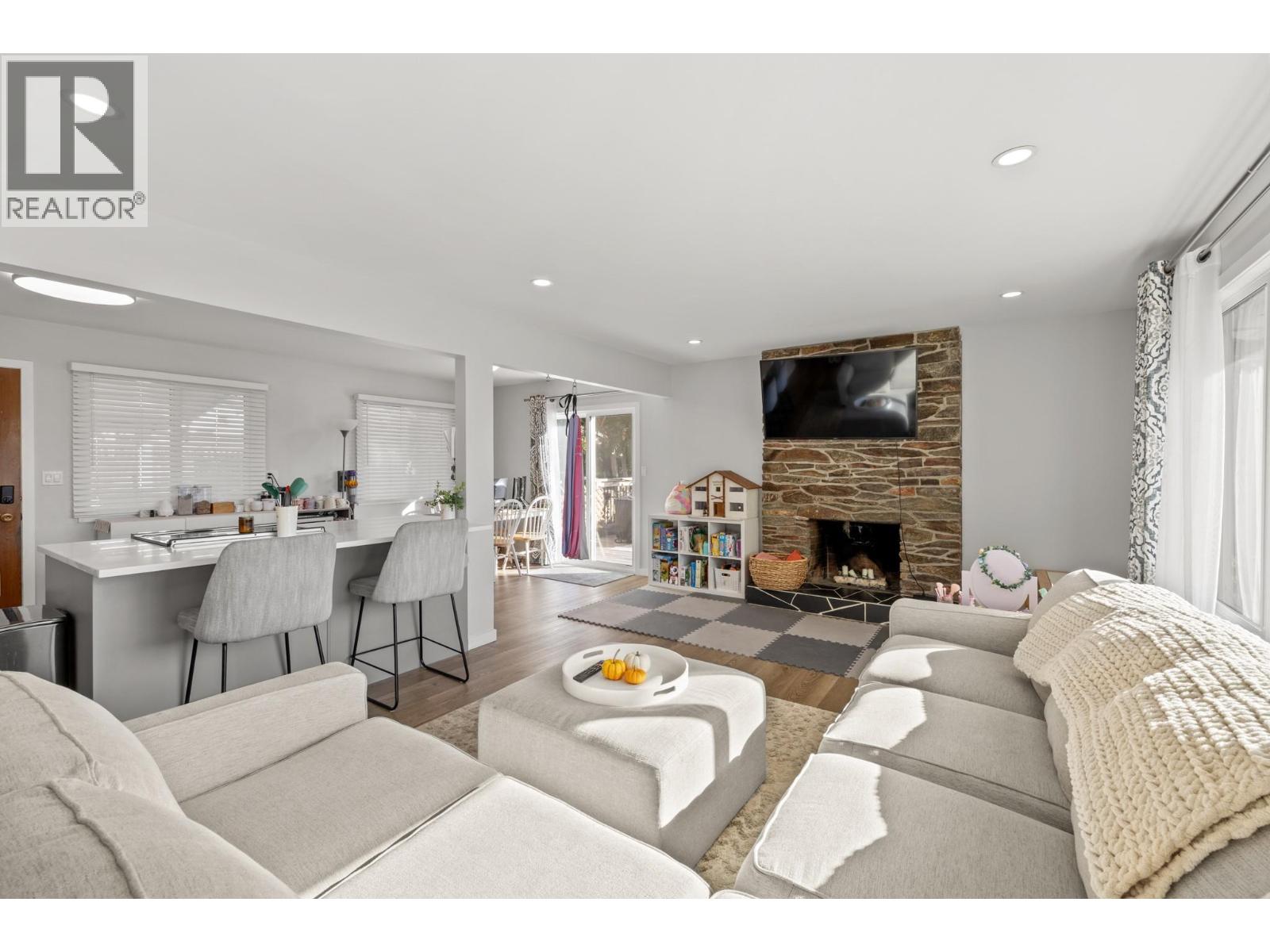 1390 Mountain Avenue, Kelowna, British Columbia  V1Y 7H4 - Photo 3 - 10365174