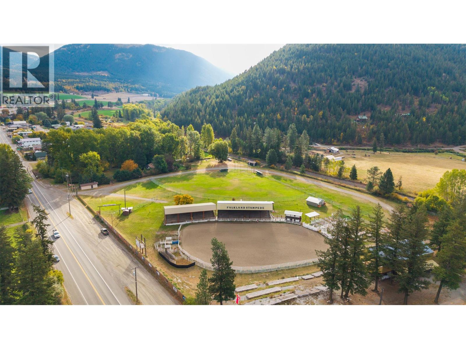 2946 Westridge Drive, Falkland, British Columbia  V0E 1W0 - Photo 6 - 10365408