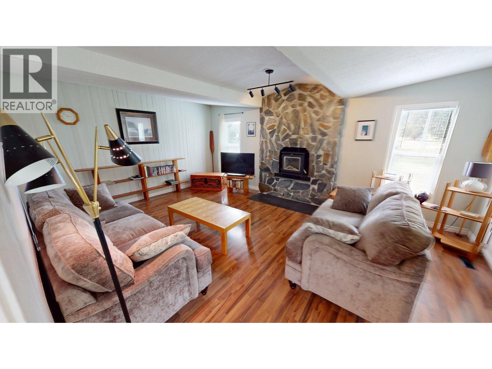 339 Birch Street, Chase, British Columbia  V0E 1M0 - Photo 2 - 10365492