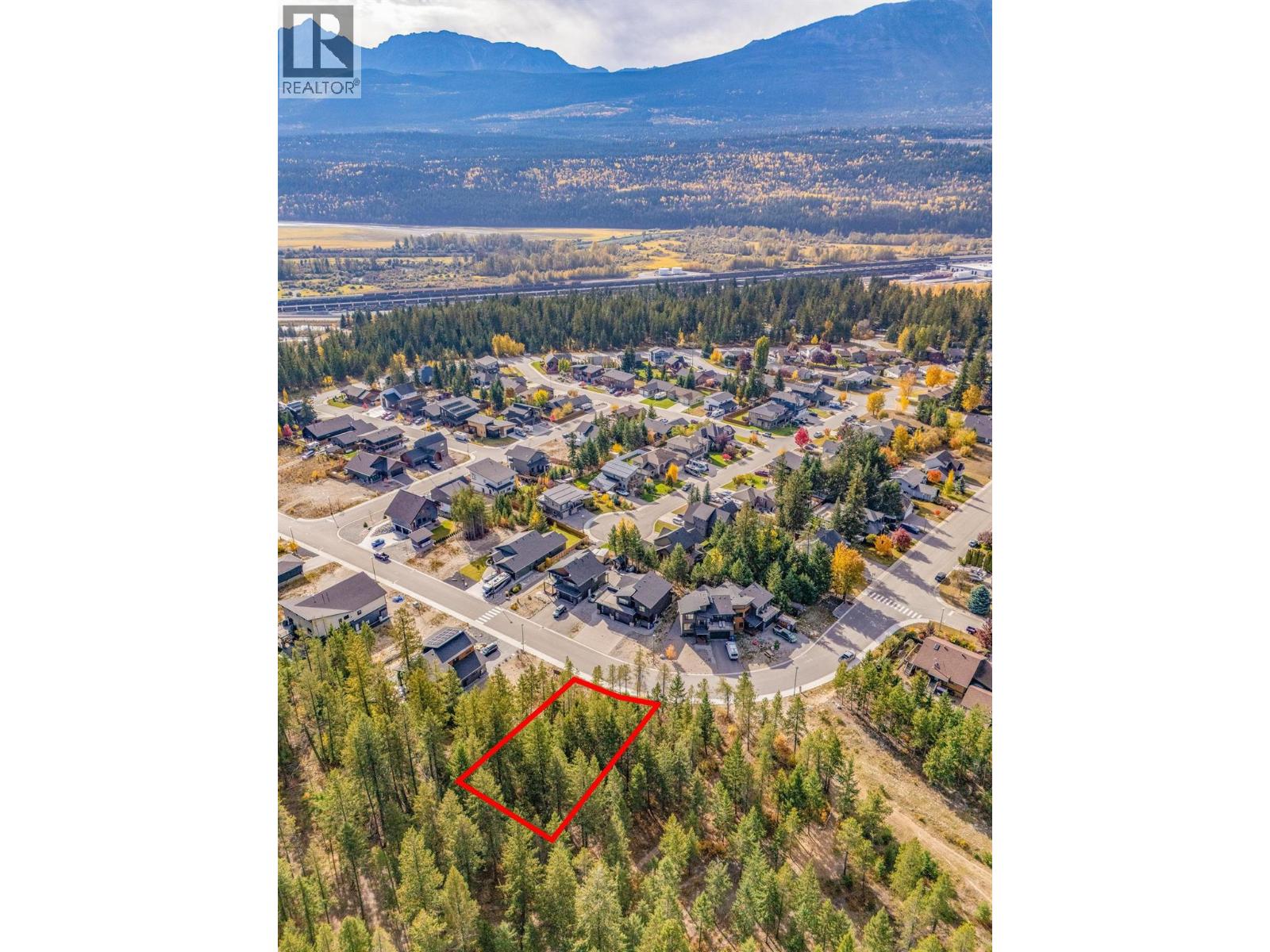 1541 Cedar Street, Golden, British Columbia  V0A 1H0 - Photo 2 - 10365822