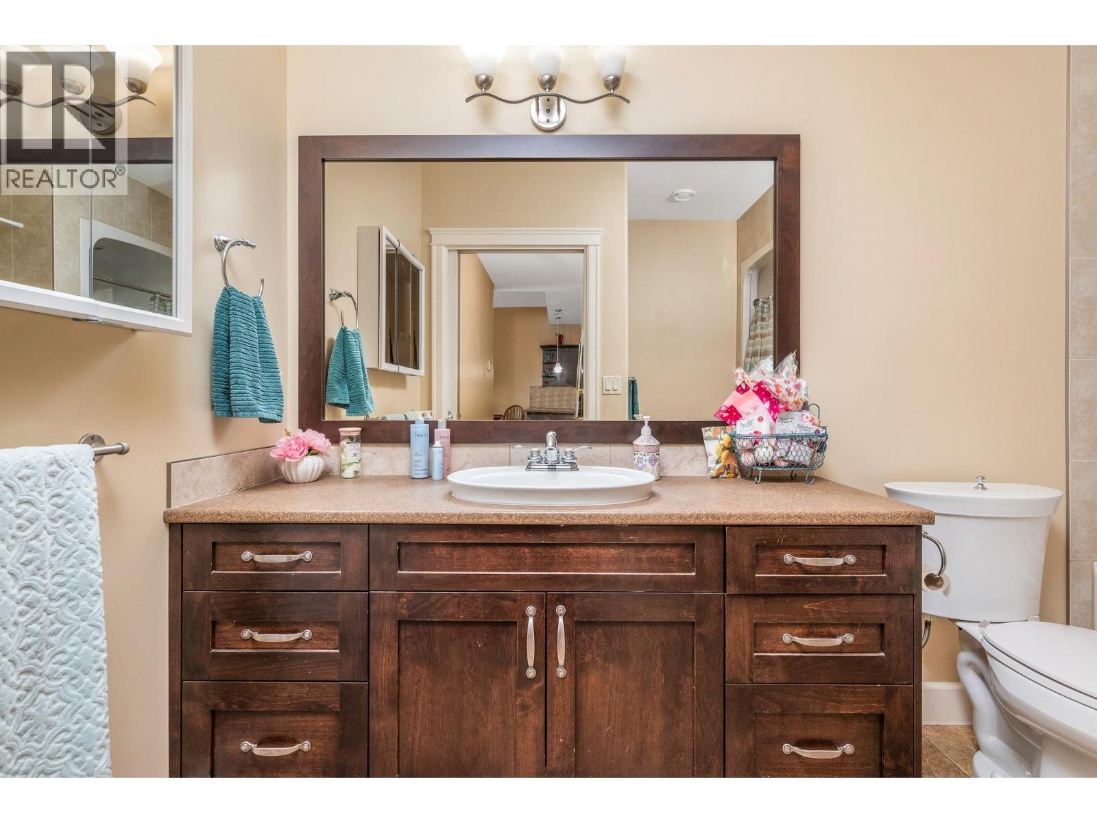 9100 Mackie Drive Unit# 212, Coldstream, British Columbia  V1B 1G9 - Photo 19 - 10365603