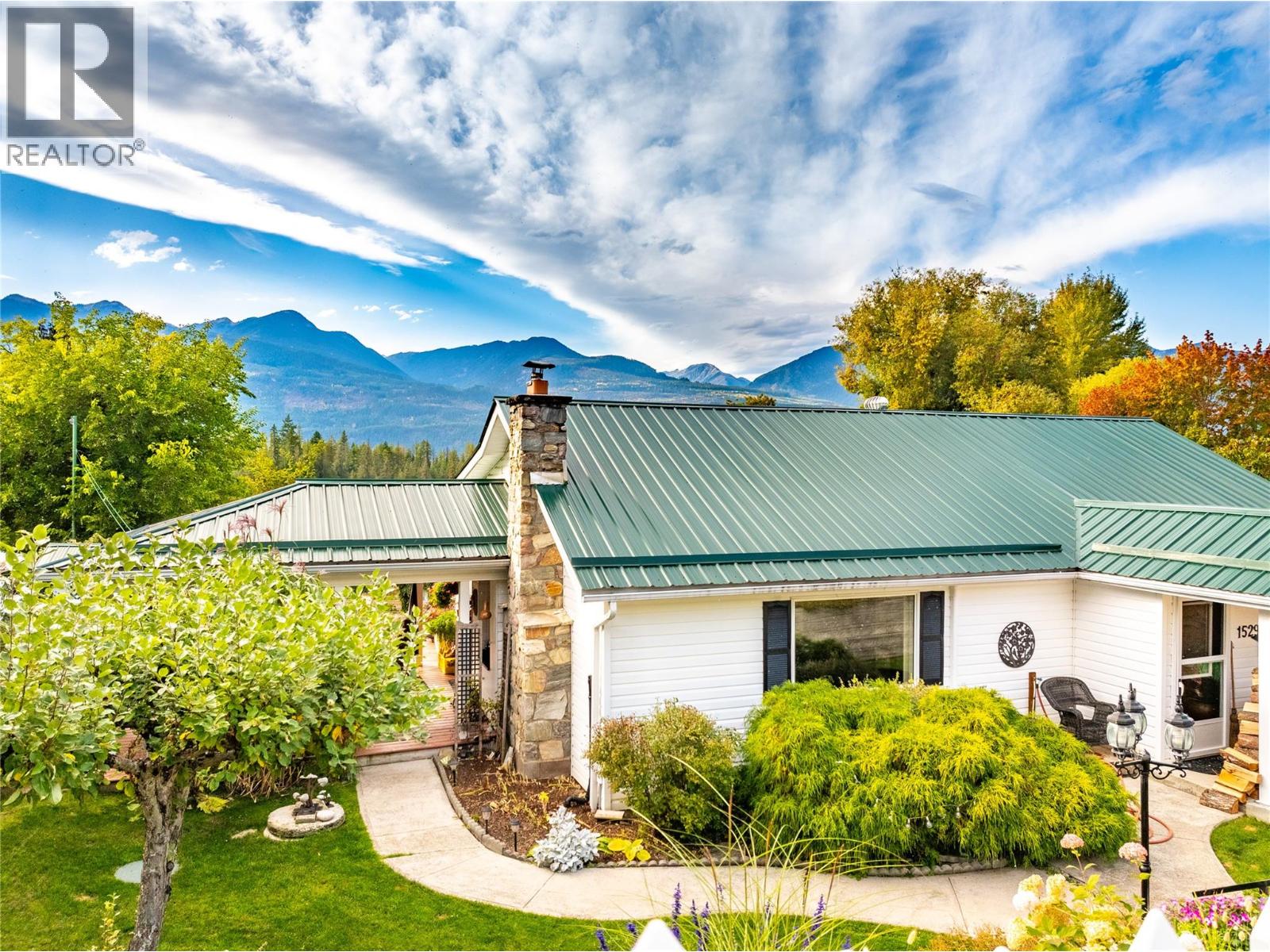 1529 Russel Avenue, Riondel, British Columbia  V0B 2B0 - Photo 1 - 10365772