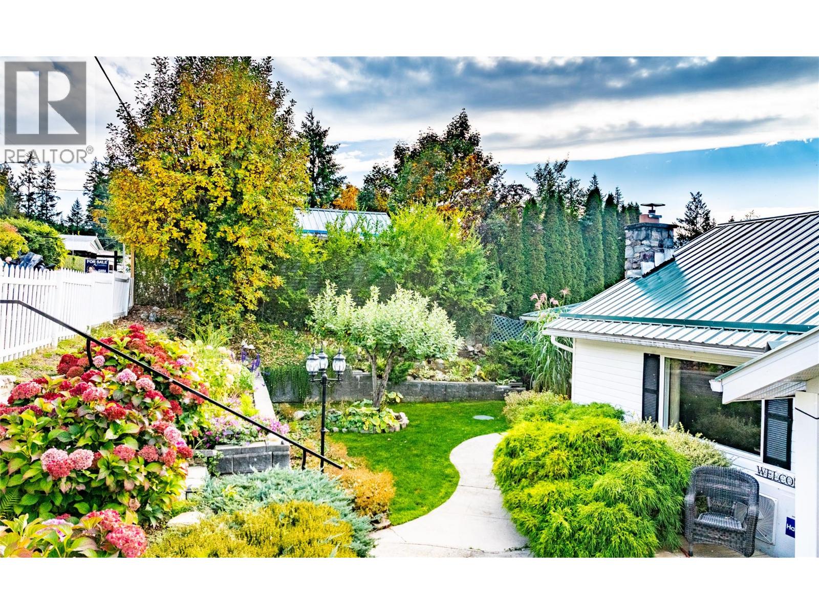 1529 Russel Avenue, Riondel, British Columbia  V0B 2B0 - Photo 13 - 10365772