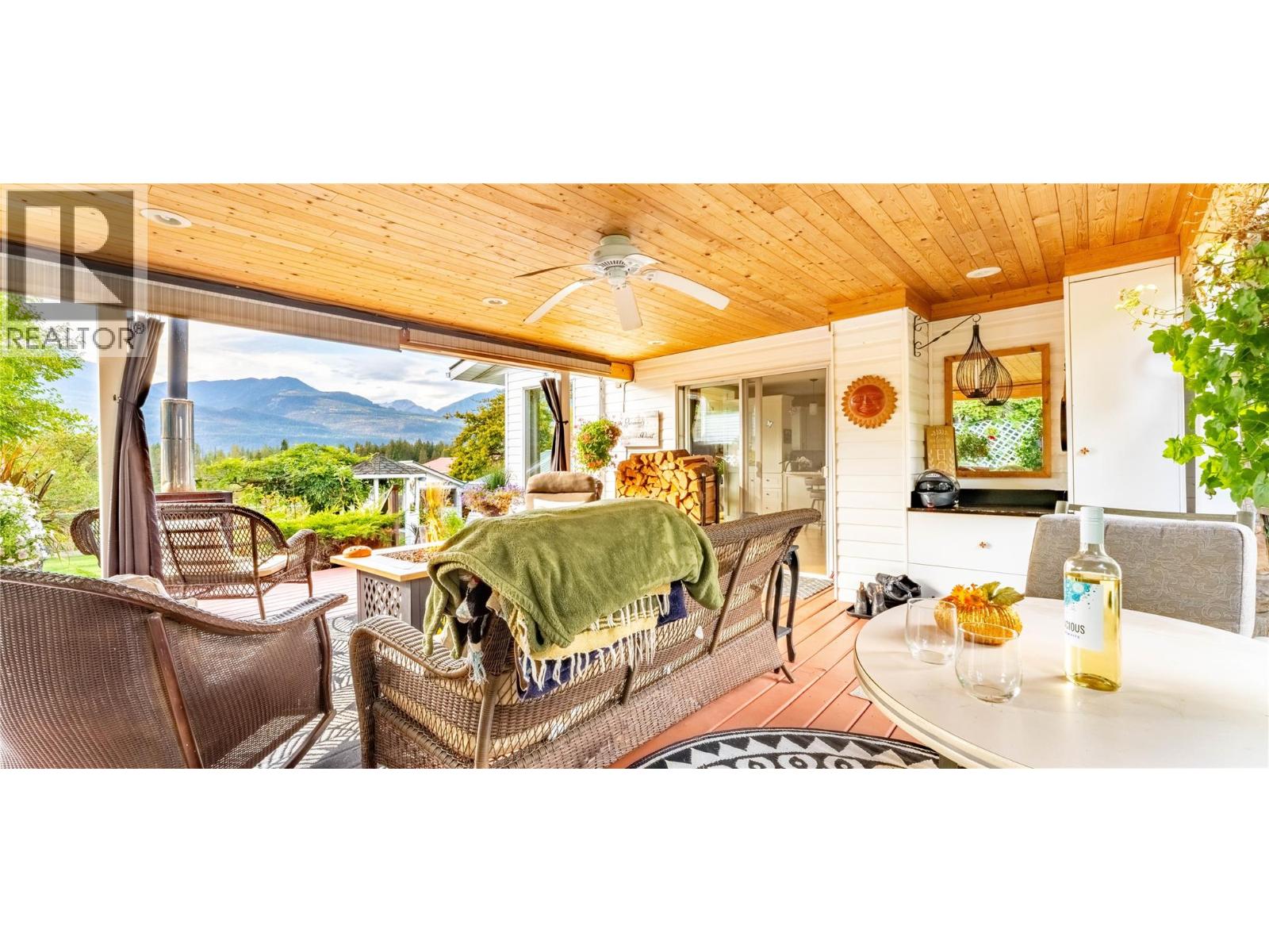 1529 Russel Avenue, Riondel, British Columbia  V0B 2B0 - Photo 5 - 10365772