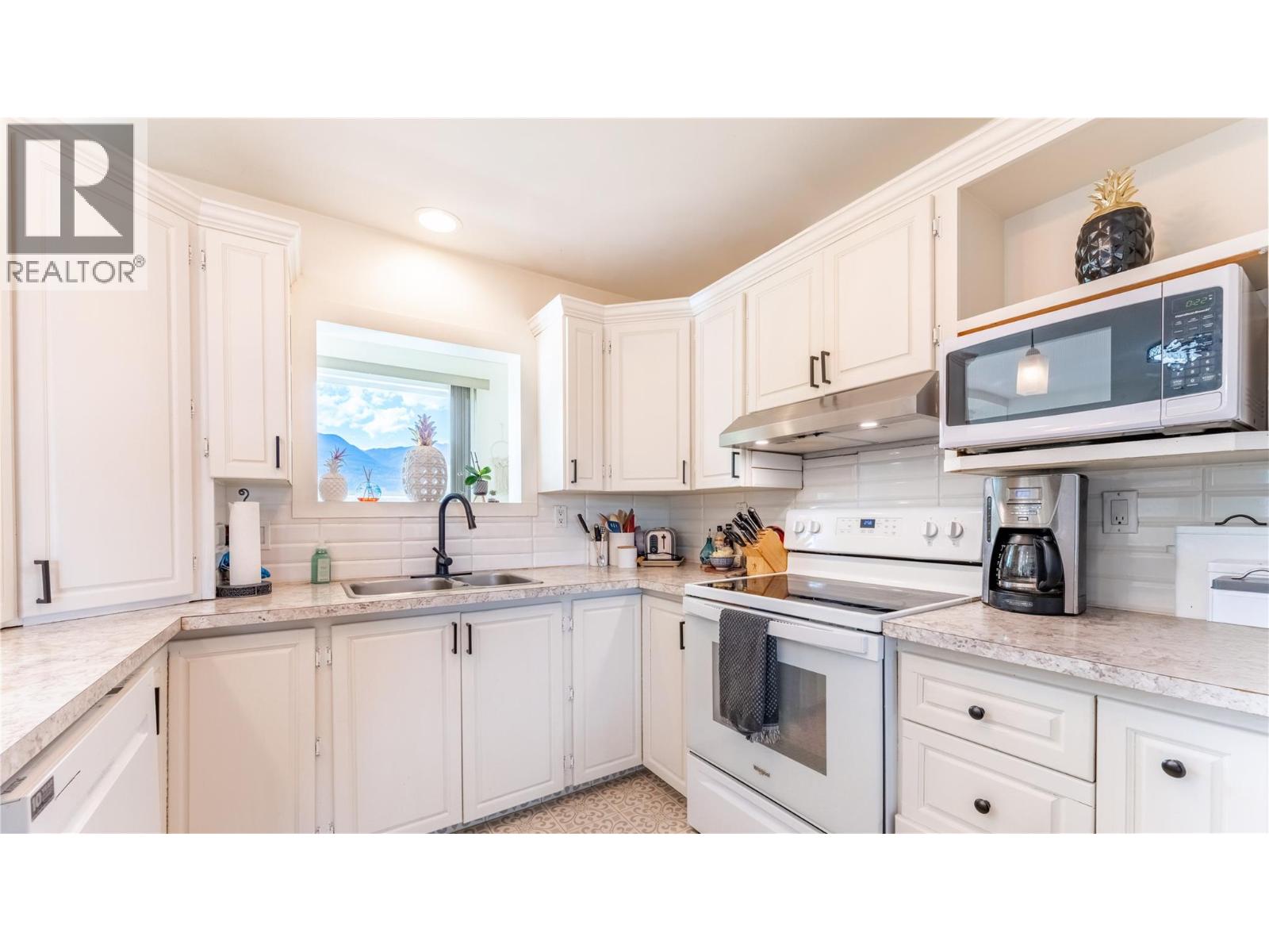 1529 Russel Avenue, Riondel, British Columbia  V0B 2B0 - Photo 7 - 10365772