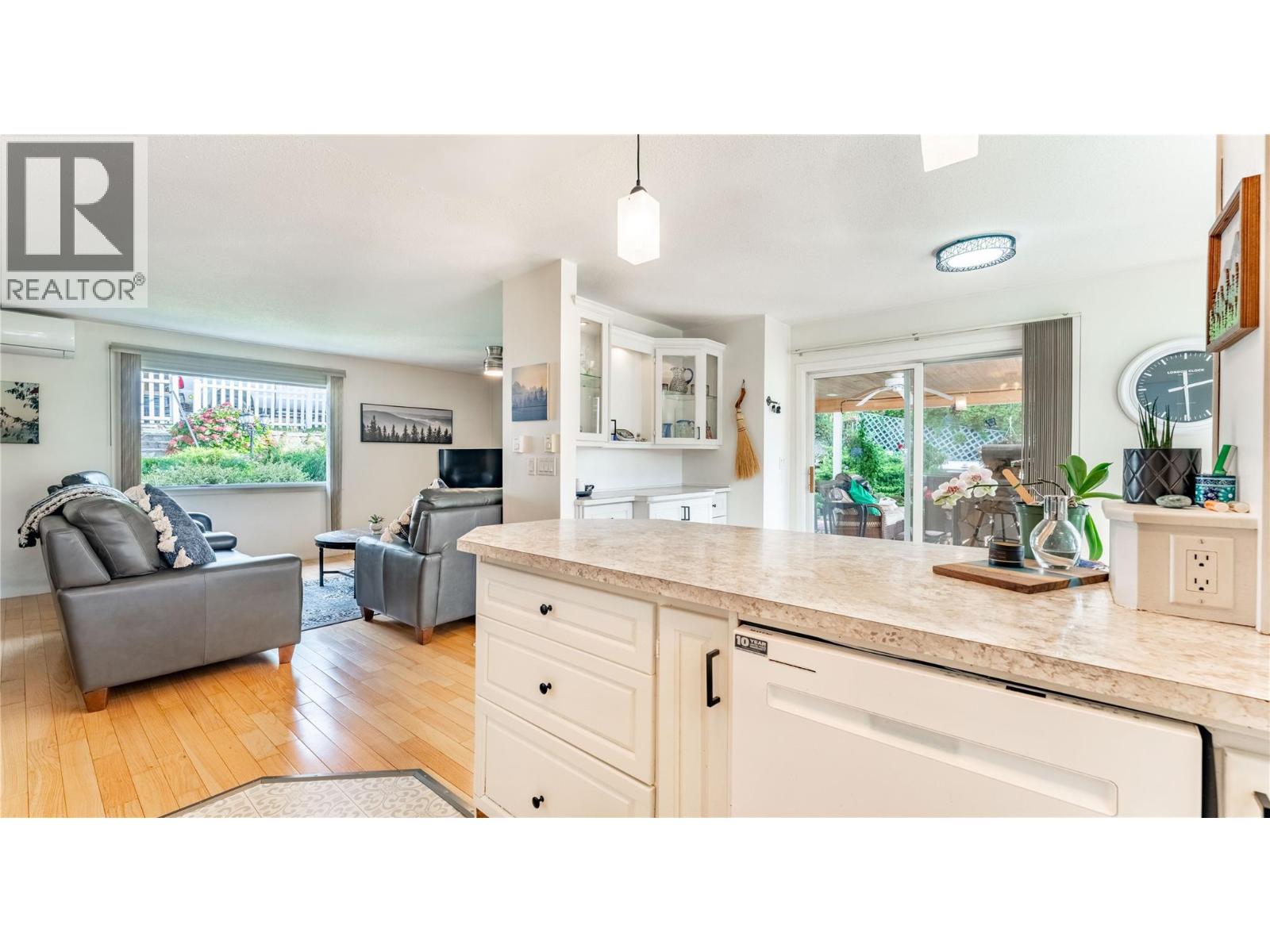 1529 Russel Avenue, Riondel, British Columbia  V0B 2B0 - Photo 8 - 10365772