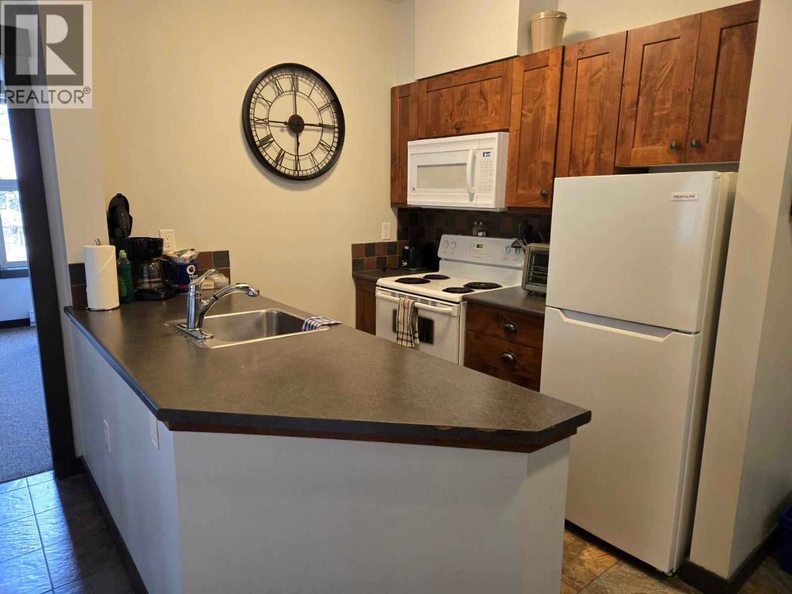 2070 Summit Drive Unit# 201a, Panorama, British Columbia  V0A 1T0 - Photo 1 - 10365829