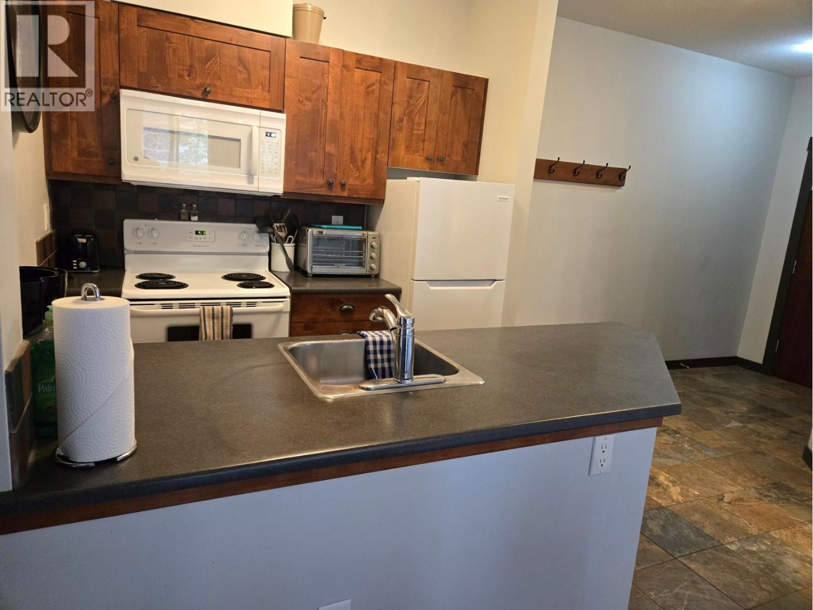 2070 Summit Drive Unit# 201a, Panorama, British Columbia  V0A 1T0 - Photo 2 - 10365829