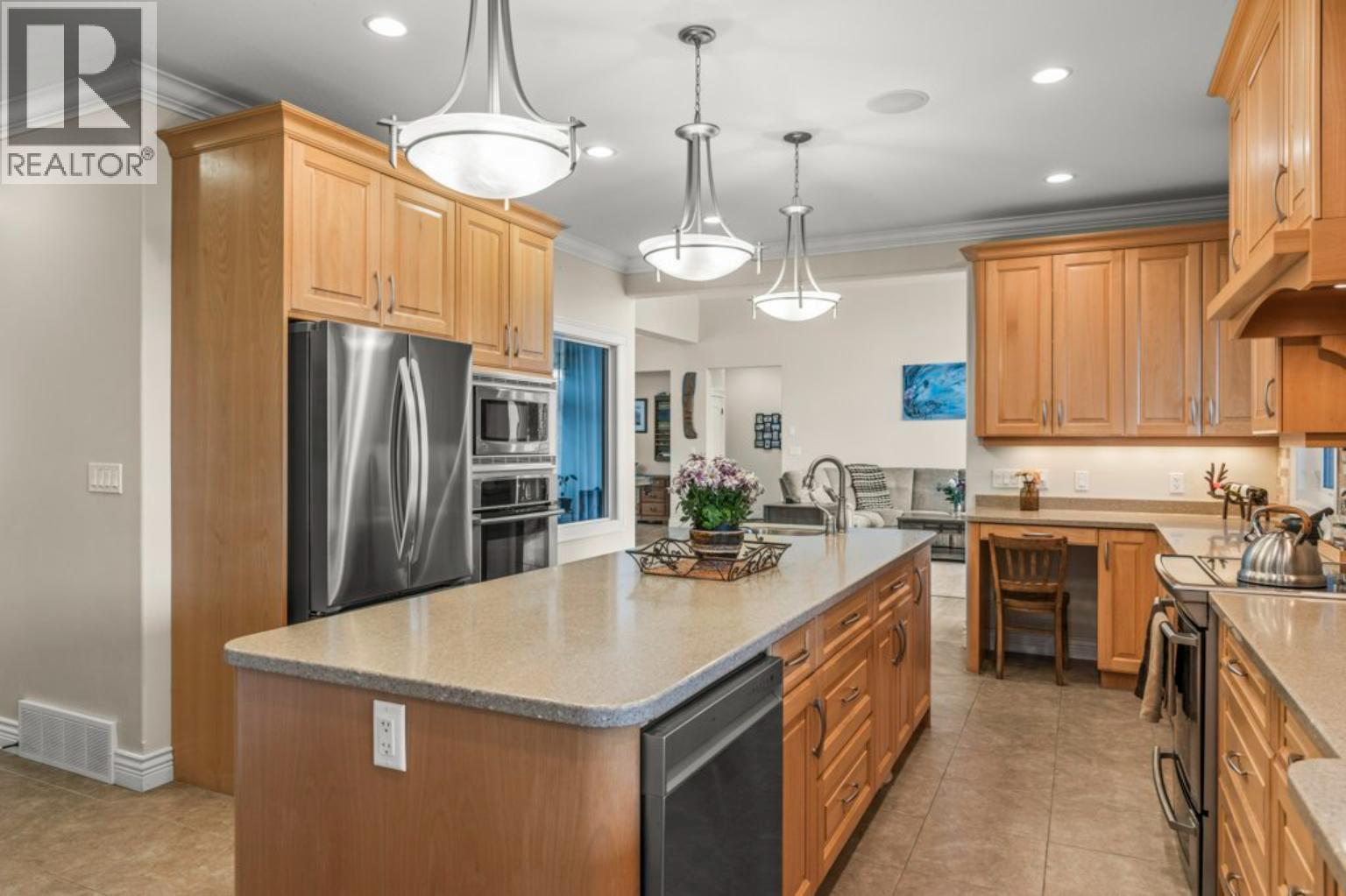 5694 Trans Canada Highway Nw, Salmon Arm, British Columbia  V1E 3A2 - Photo 4 - 10365896