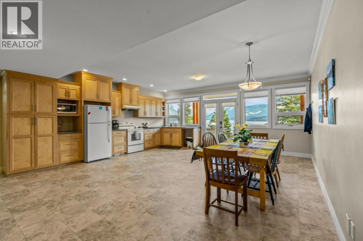 5694 Trans Canada Highway Nw, Salmon Arm, British Columbia  V1E 3A2 - Photo 7 - 10365896