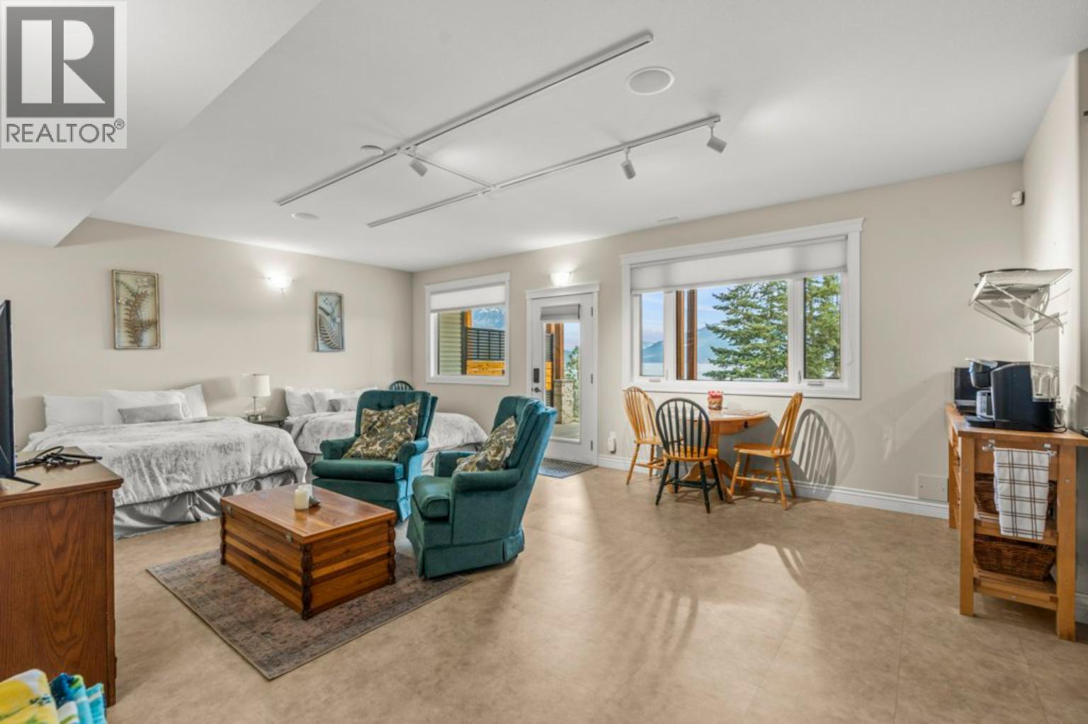 5694 Trans Canada Highway Nw, Salmon Arm, British Columbia  V1E 3A2 - Photo 9 - 10365896