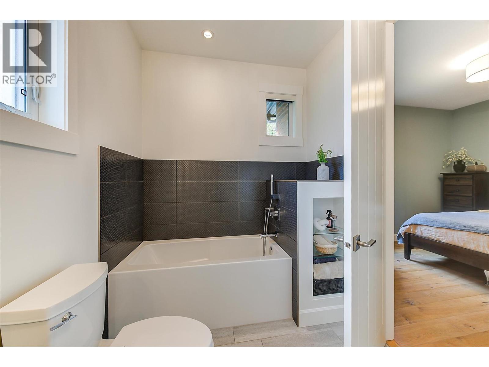 738 Highpointe Drive, Kelowna, British Columbia  V1V 2Y1 - Photo 40 - 10365685