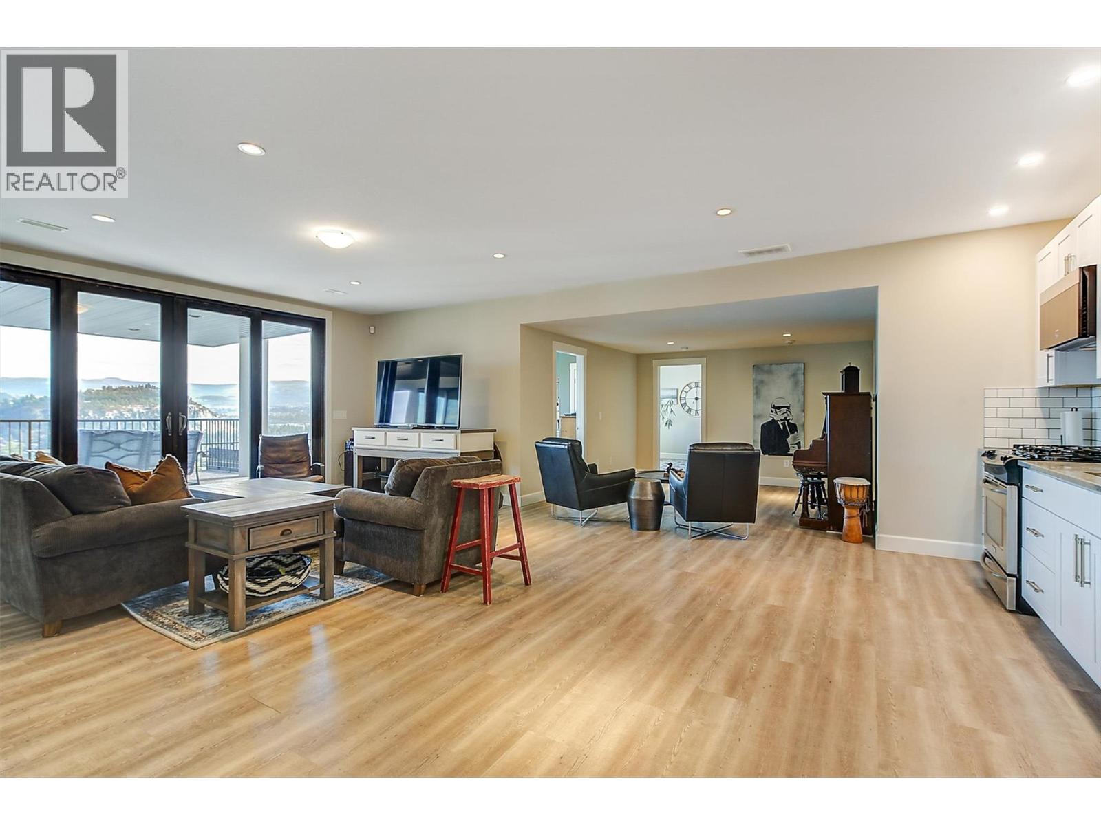 738 Highpointe Drive, Kelowna, British Columbia  V1V 2Y1 - Photo 41 - 10365685