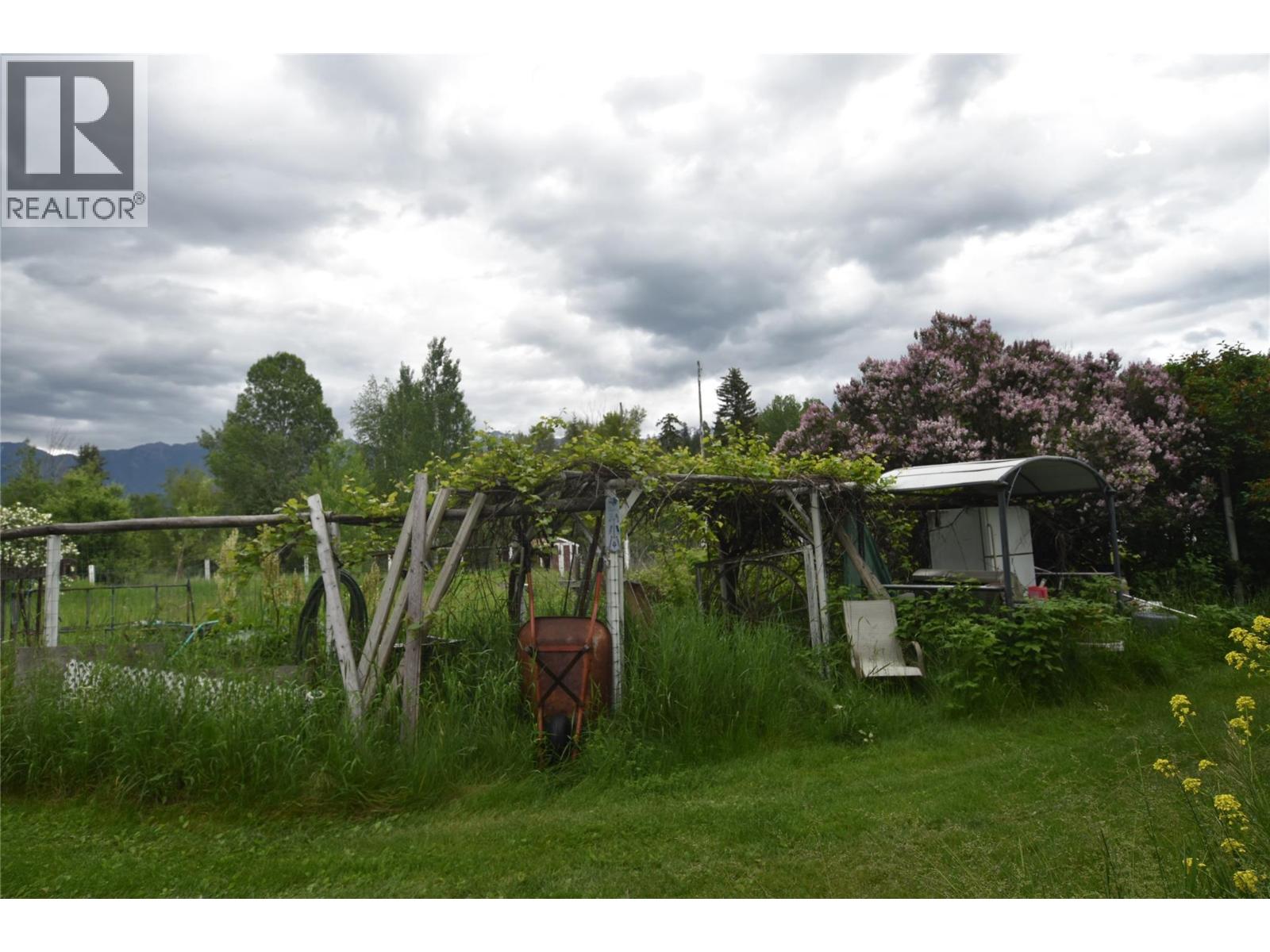 5057 Bradford Road, Skookumchuck, British Columbia  V0B 2E0 - Photo 2 - 10365859