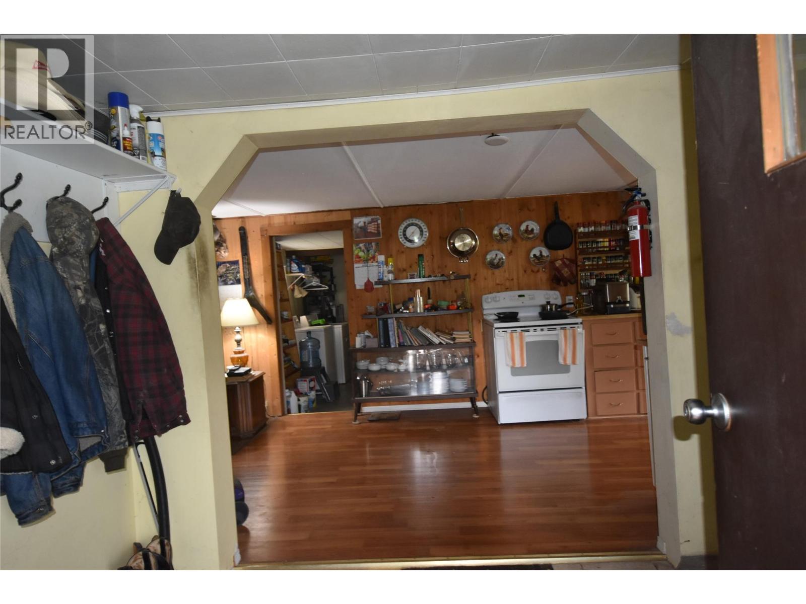 5057 Bradford Road, Skookumchuck, British Columbia  V0B 2E0 - Photo 5 - 10365859