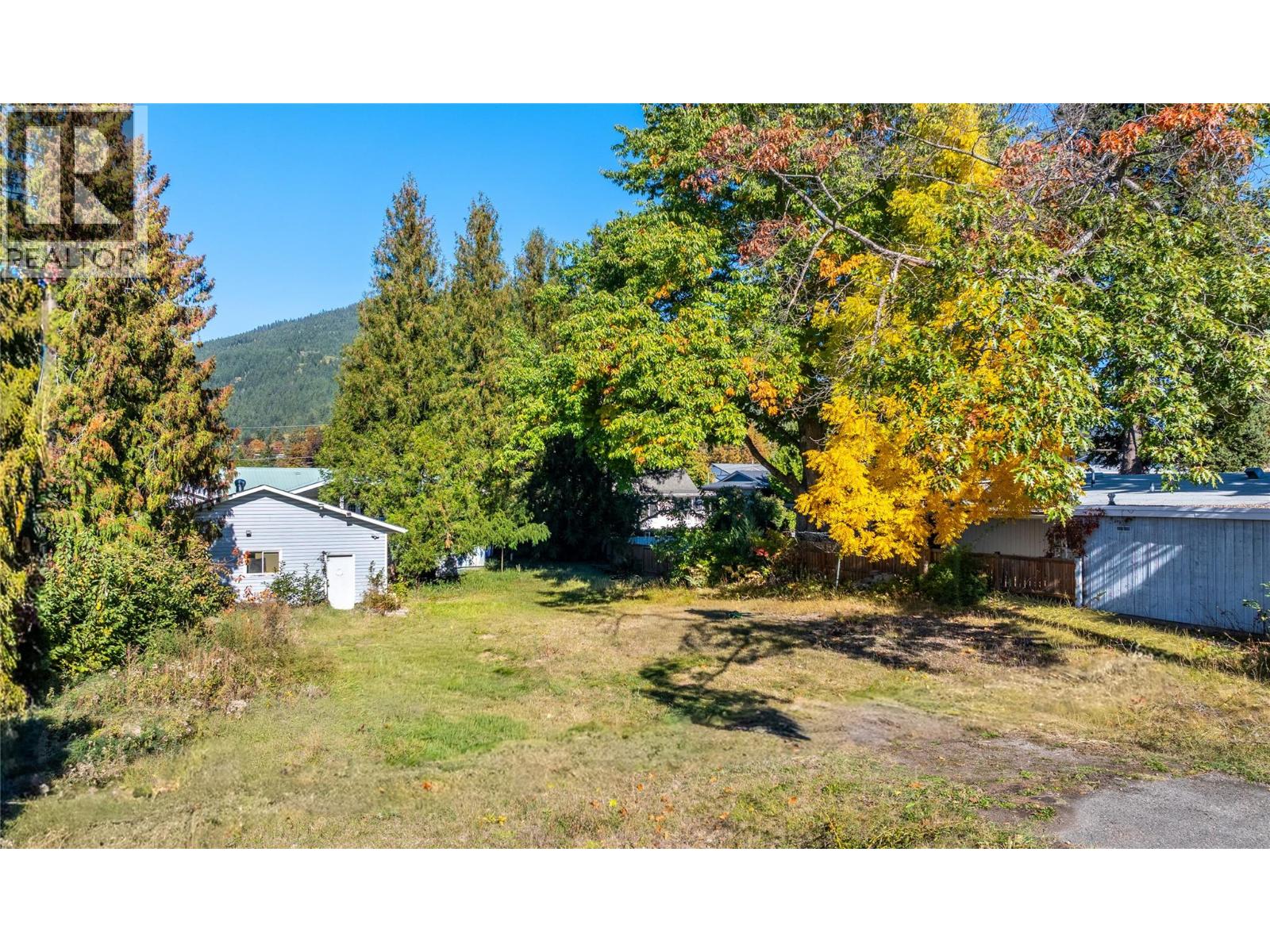2104 Ash Street, Creston, British Columbia  V0B 1G0 - Photo 1 - 10365872