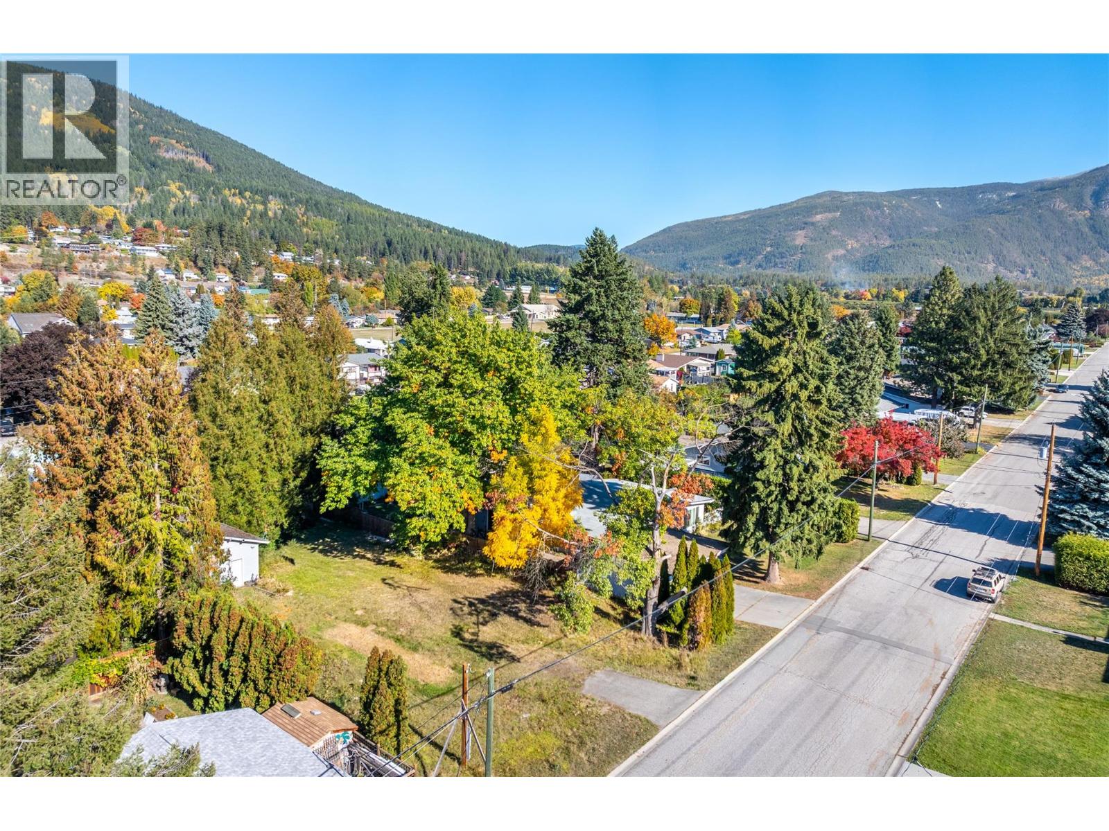2104 Ash Street, Creston, British Columbia  V0B 1G0 - Photo 12 - 10365872