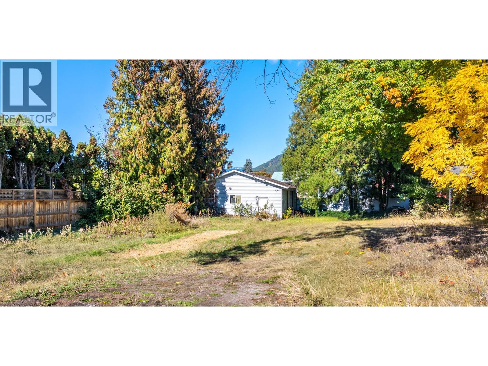 2104 Ash Street, Creston, British Columbia  V0B 1G0 - Photo 2 - 10365872