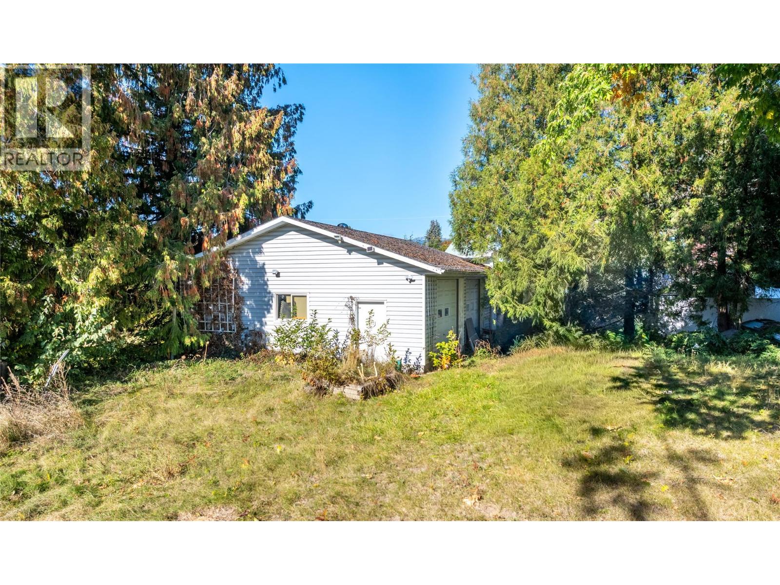 2104 Ash Street, Creston, British Columbia  V0B 1G0 - Photo 6 - 10365872