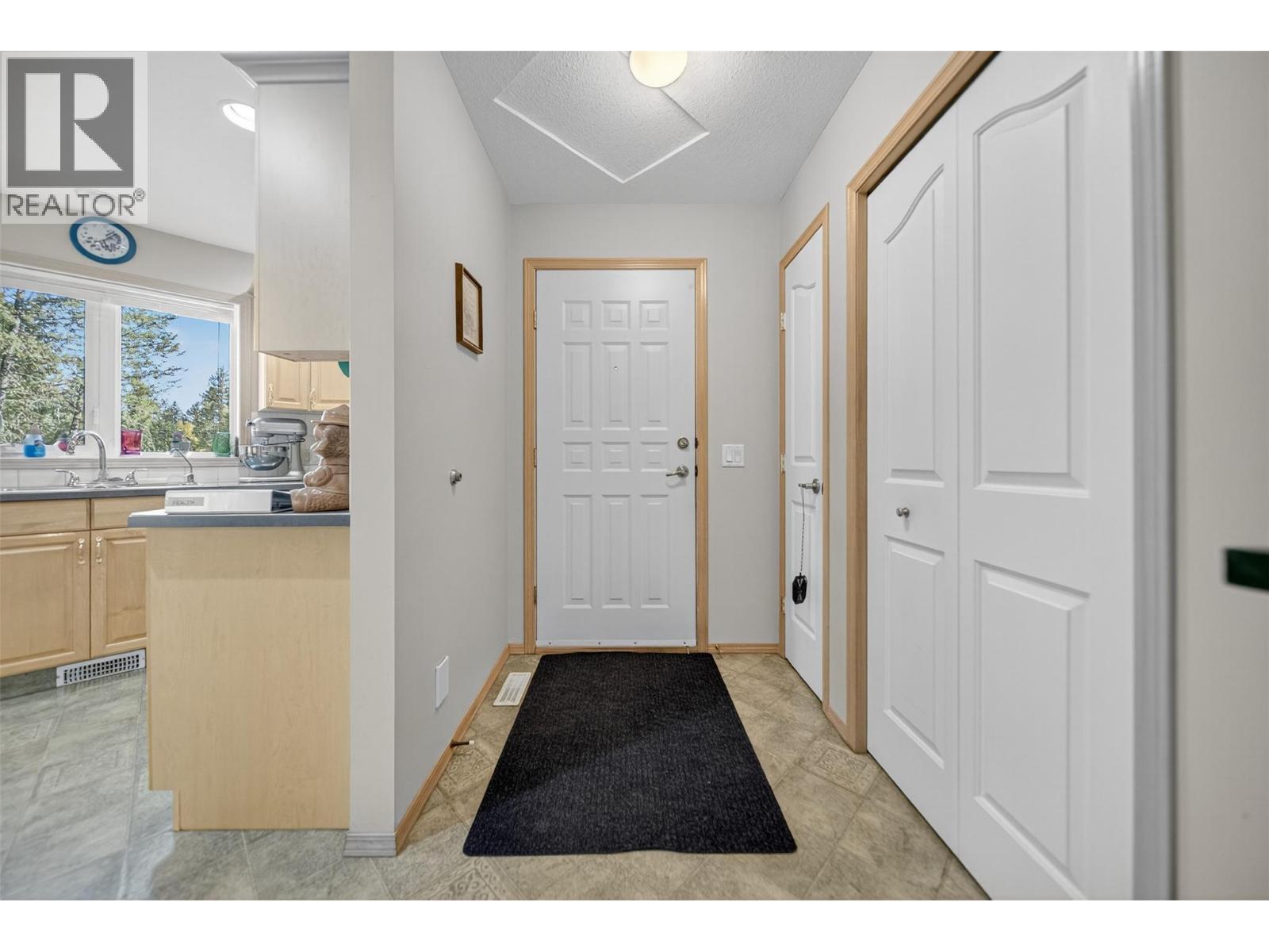 7250 Olsen Road, Jaffray, British Columbia  V0B 1T0 - Photo 9 - 10365735