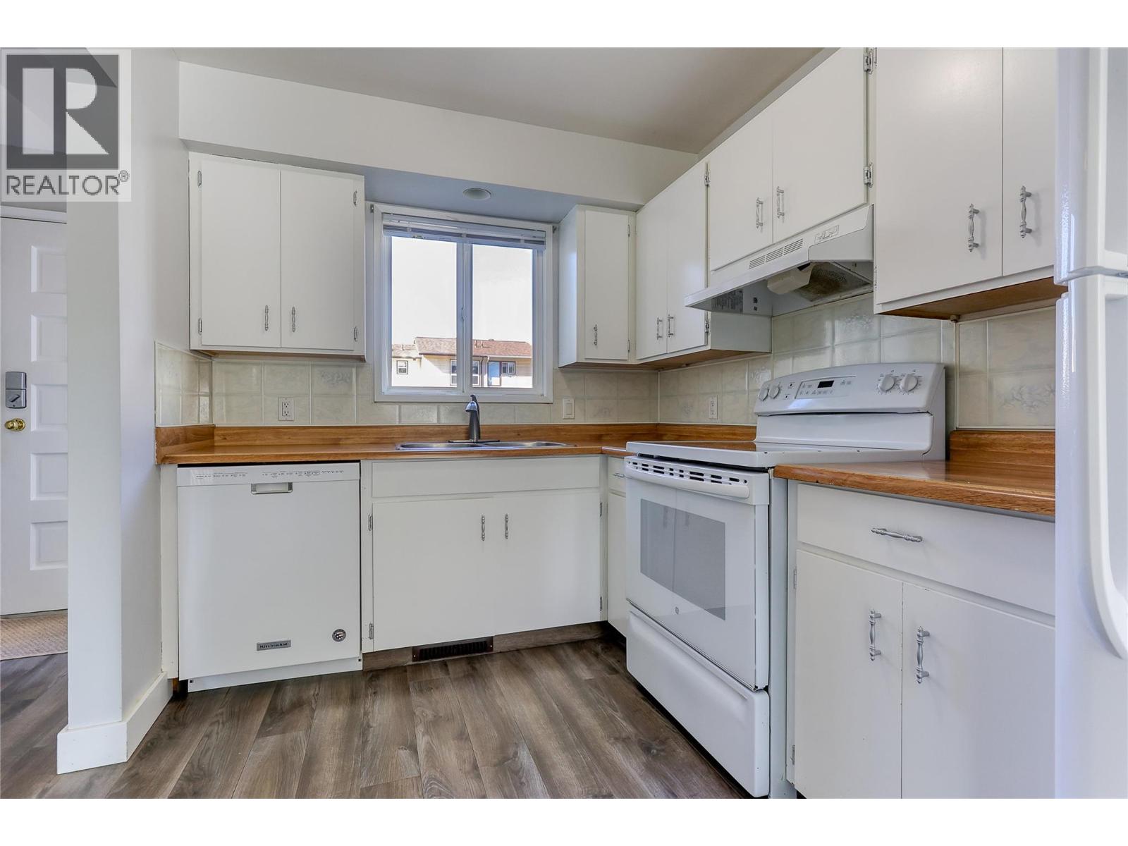 3366 Laurel Crescent, Trail, British Columbia  V1R 4M5 - Photo 9 - 10365750