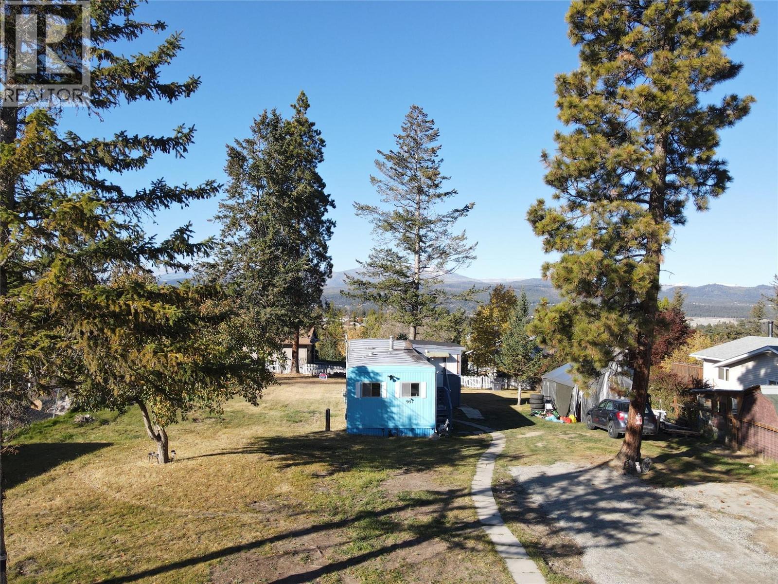 951 29th Avenue S, Cranbrook, British Columbia  V1C 3K7 - Photo 1 - 10365950