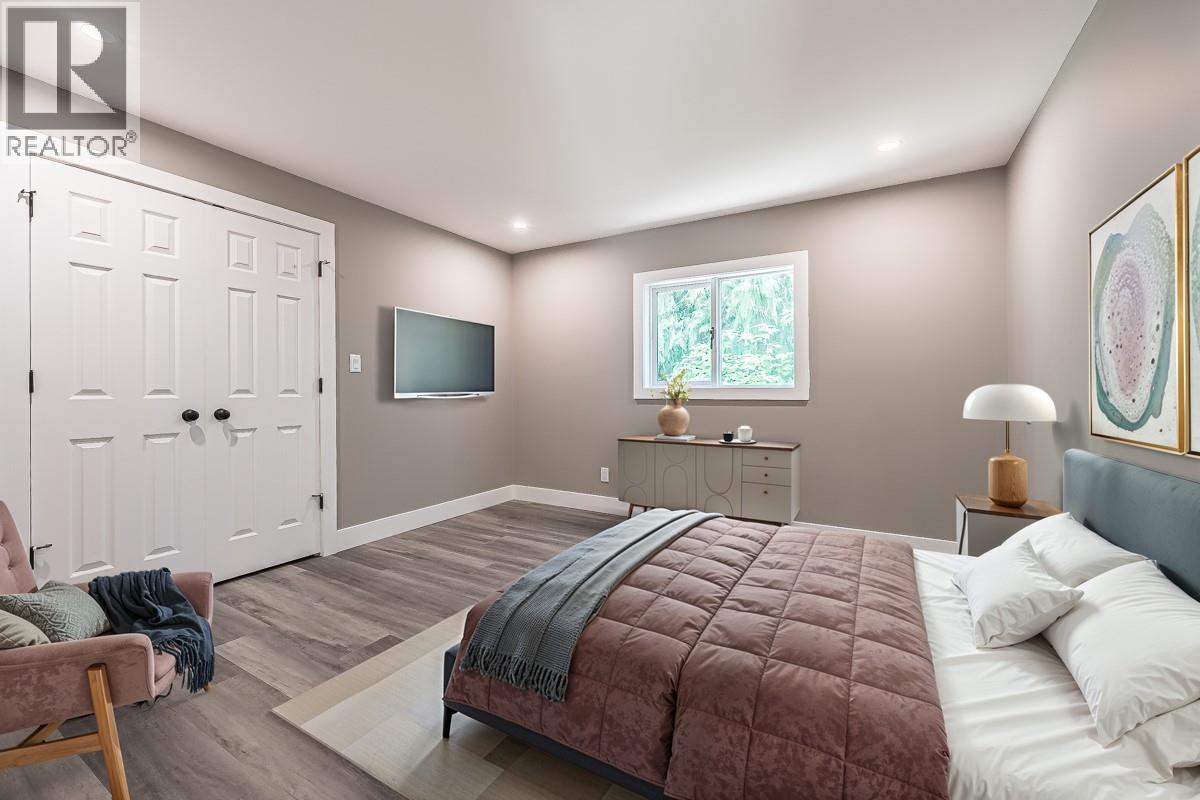 7430 Crowfoot Drive, Anglemont, British Columbia  V0E 1M8 - Photo 14 - 10366102