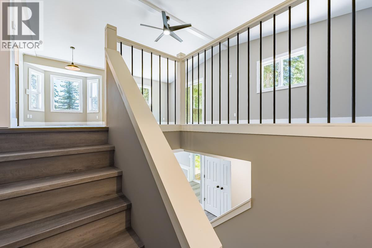 7430 Crowfoot Drive, Anglemont, British Columbia  V0E 1M8 - Photo 16 - 10366102